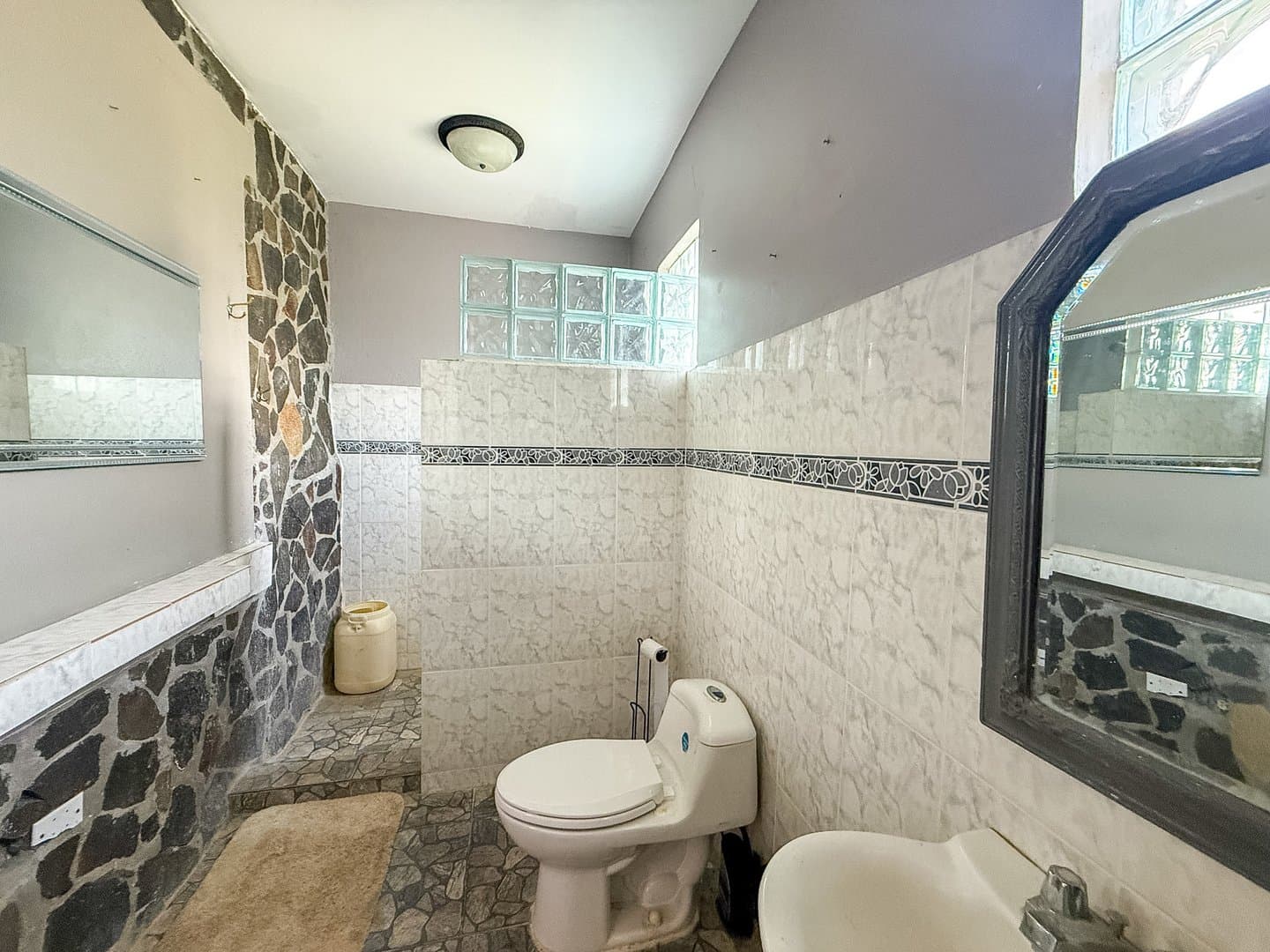 Spacious Corner Estate with Pool in Coronado – Renovation & Investment Opportunity | P-0319 - Image 25