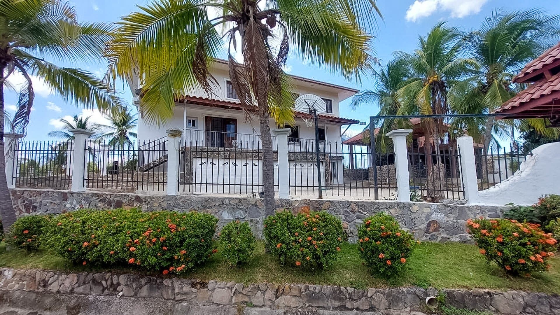 Spacious Corner Estate with Pool in Coronado – Renovation & Investment Opportunity | P-0319 - Image 35