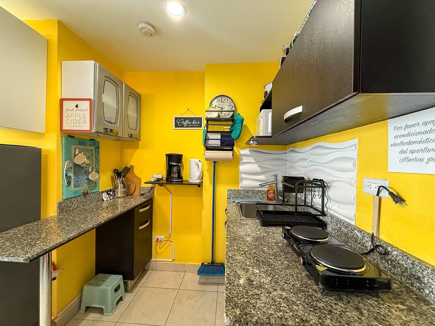 Beachside Studio in Coronado | Tasteful Decor | Walk to Beach | Coronado, Panama R-0294 - Image 16
