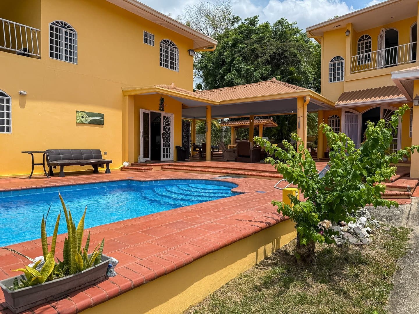 Beachside Tropical Retreat with Two Homes, Exceptional Investment Opportunity in Gorgona, Panama Oeste R-0260 - Image 2