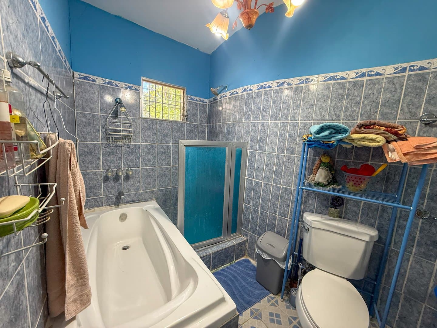 Spacious 6-Bedroom Family Home in the Heart of Coronado – Walk to Beach & Amenities R-0081 - Image 12