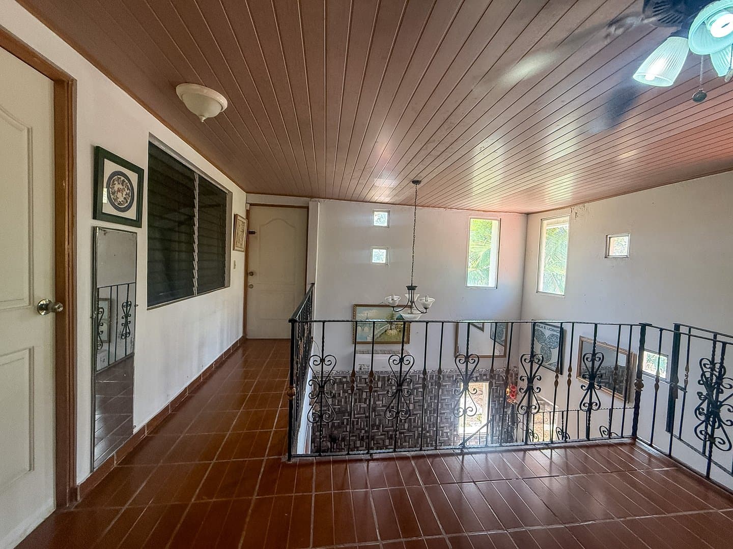 Spacious 6-Bedroom Family Home in the Heart of Coronado – Walk to Beach & Amenities R-0081 - Image 16