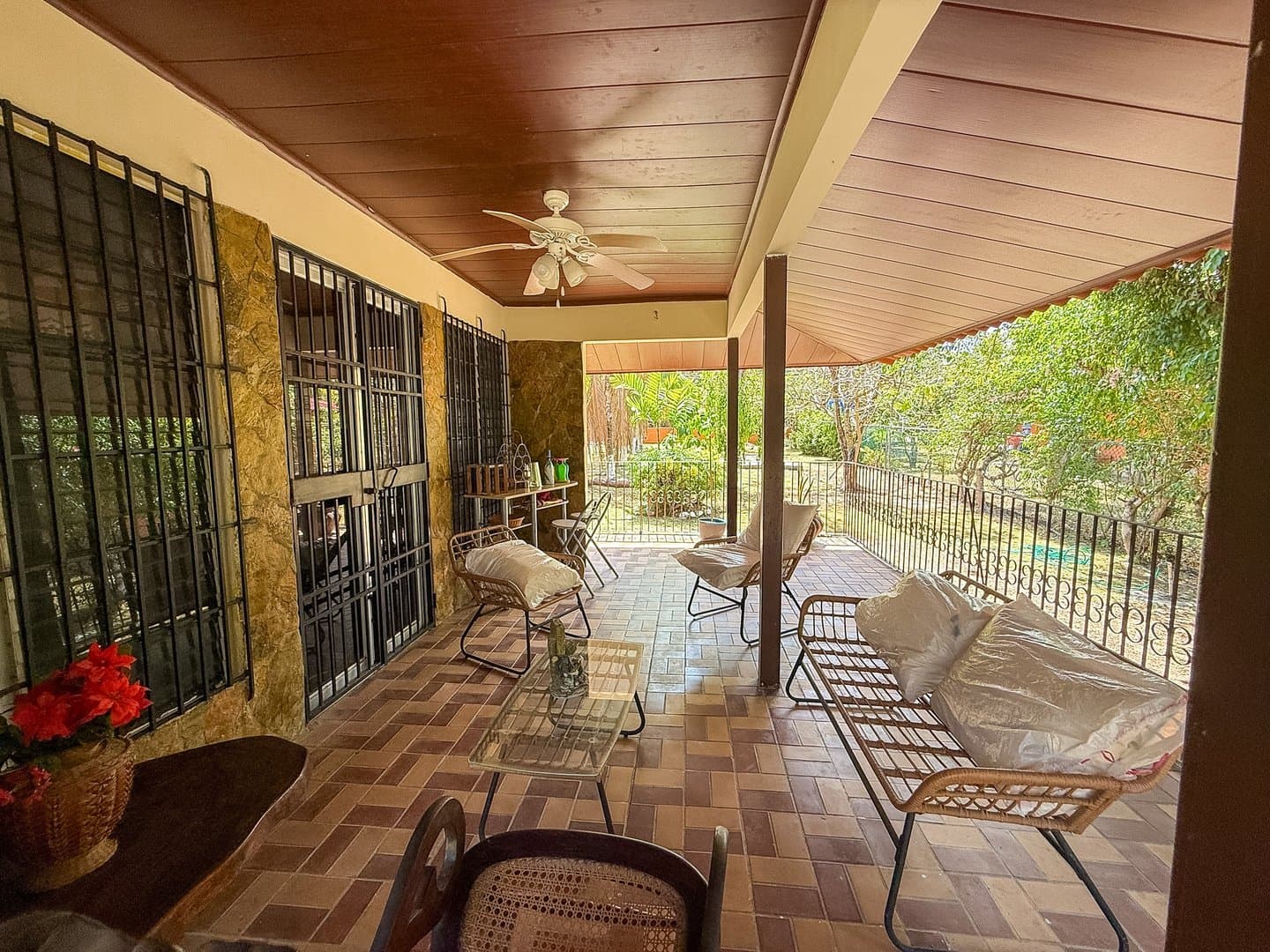 Spacious 6-Bedroom Family Home in the Heart of Coronado – Walk to Beach & Amenities R-0081 - Image 31