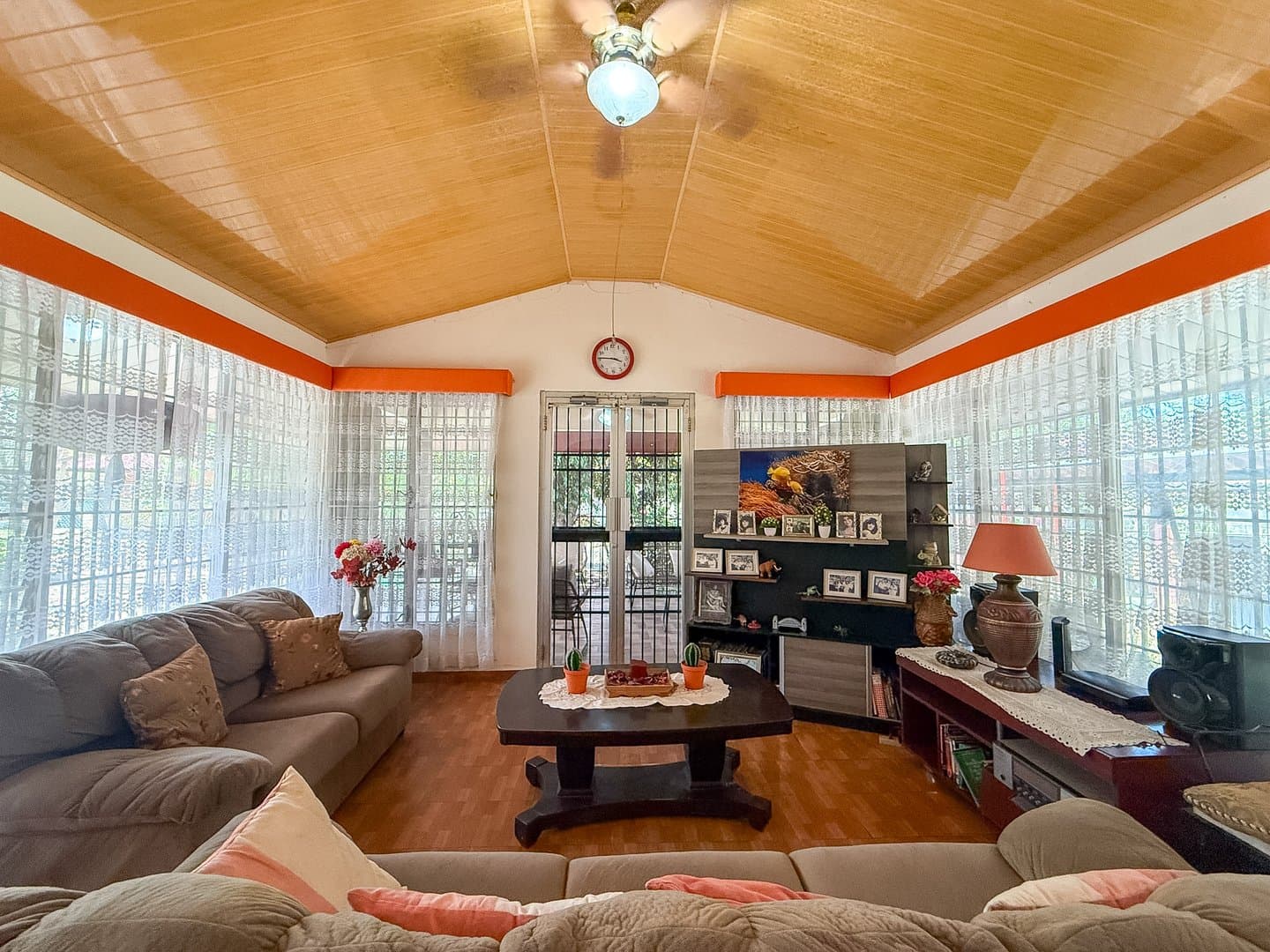 Spacious 6-Bedroom Family Home in the Heart of Coronado – Walk to Beach & Amenities R-0081