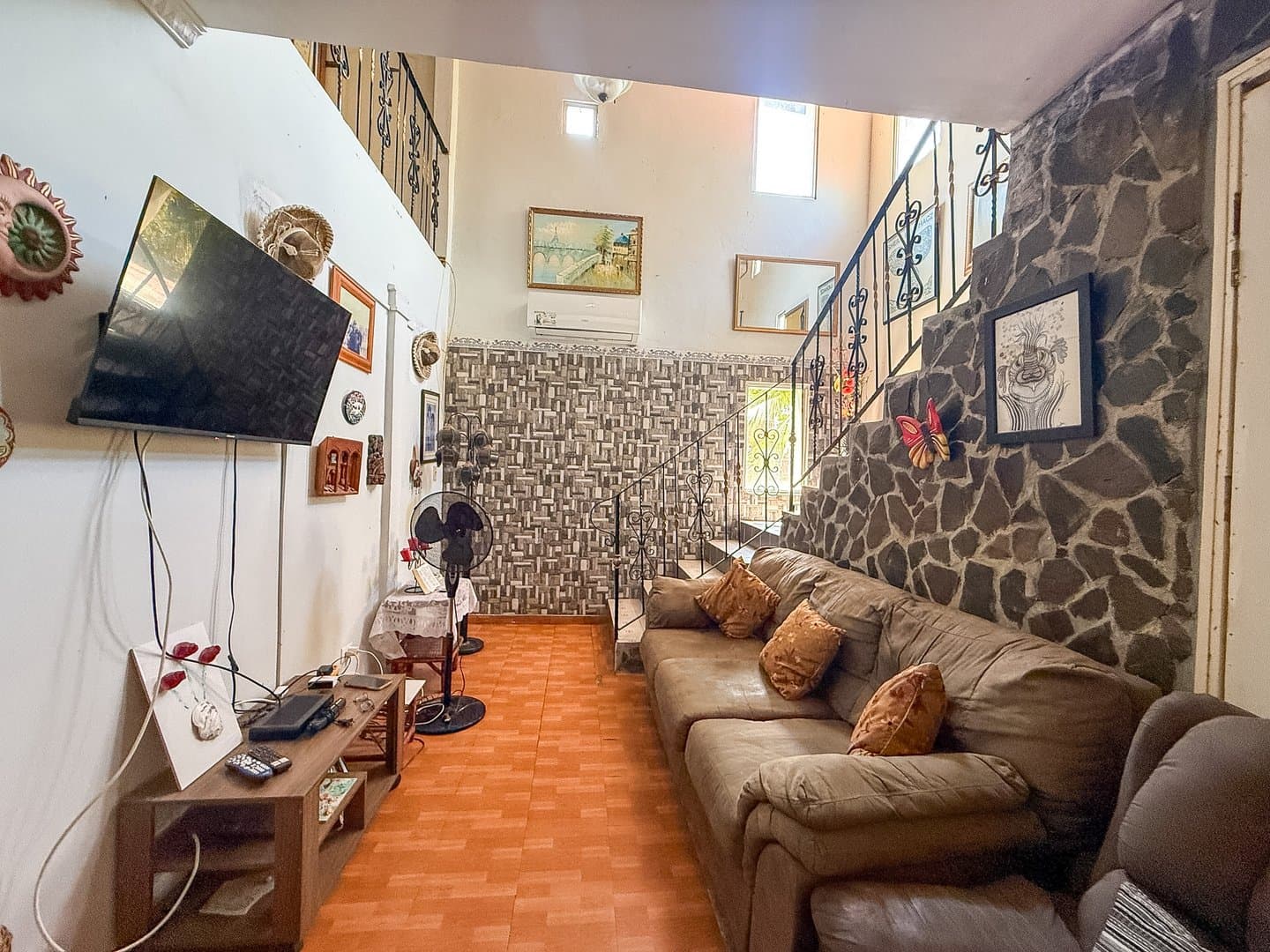 Spacious 6-Bedroom Family Home in the Heart of Coronado – Walk to Beach & Amenities R-0081 - Image 15