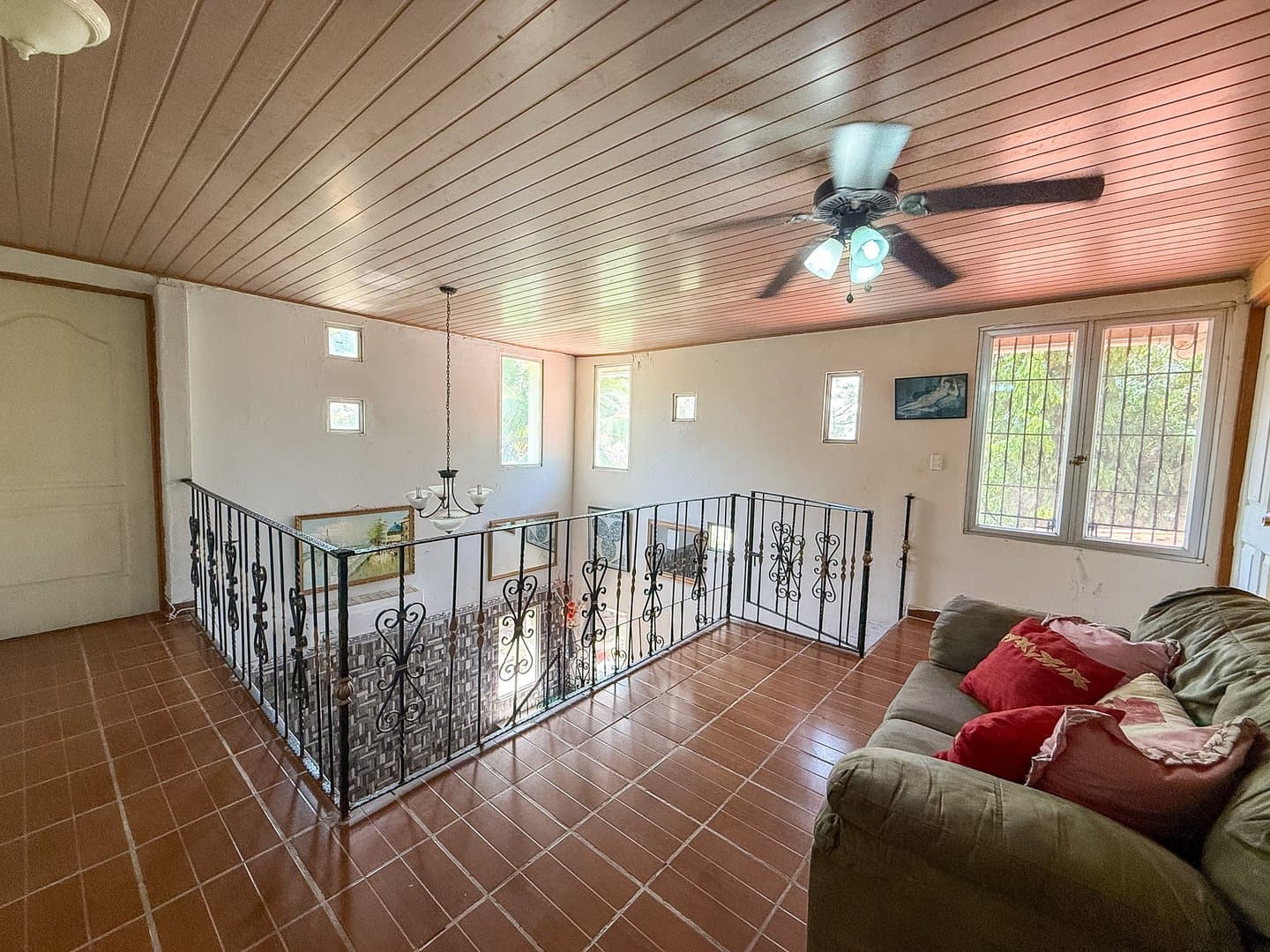 Spacious 6-Bedroom Family Home in the Heart of Coronado – Walk to Beach & Amenities R-0081 - Image 17
