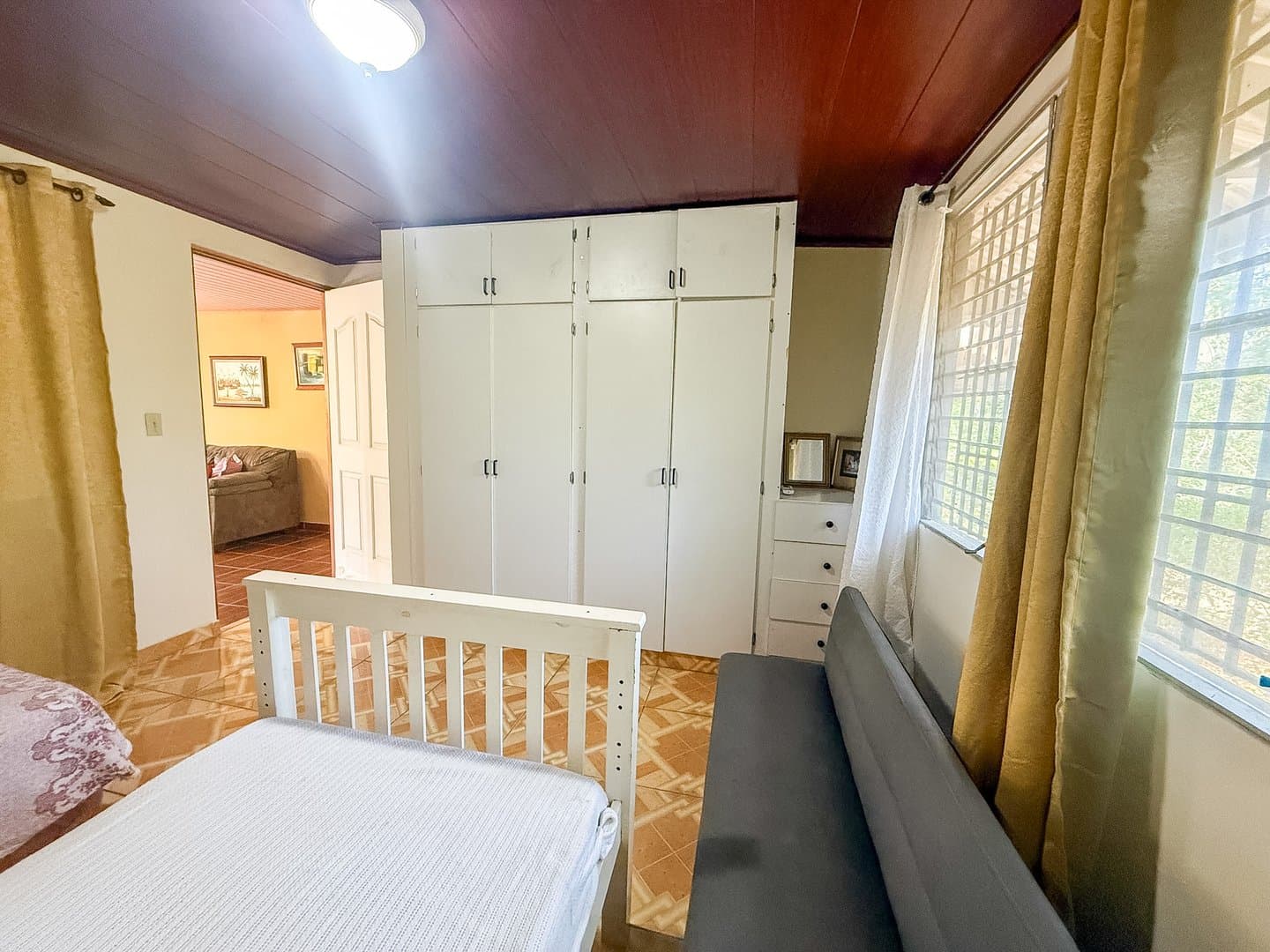 Spacious 6-Bedroom Family Home in the Heart of Coronado – Walk to Beach & Amenities R-0081 - Image 22