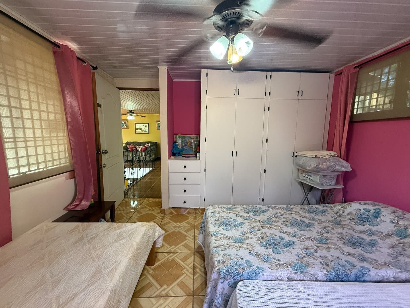 Spacious 6-Bedroom Family Home in the Heart of Coronado – Walk to Beach & Amenities R-0081 - Image 27
