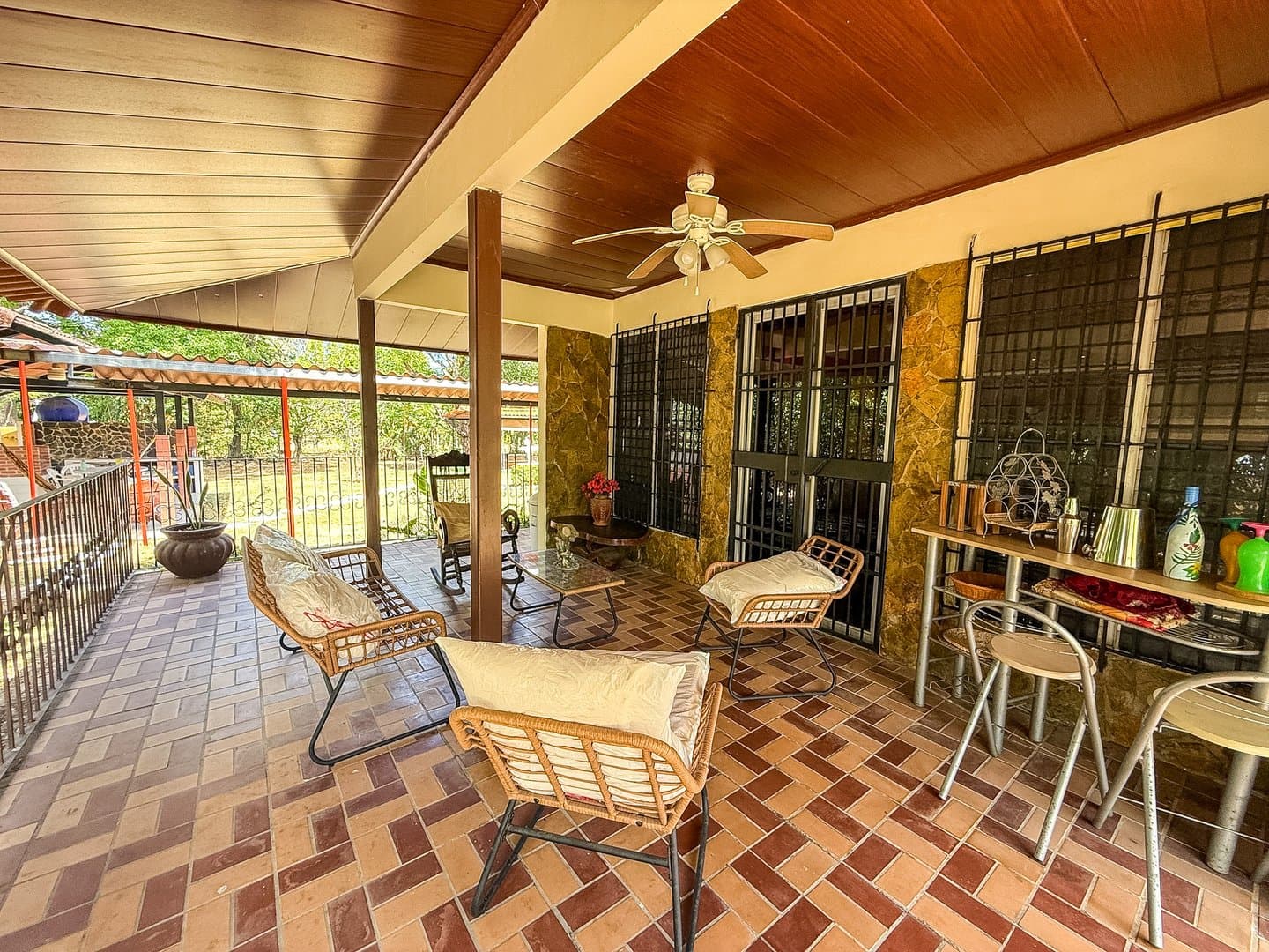 Spacious 6-Bedroom Family Home in the Heart of Coronado – Walk to Beach & Amenities R-0081 - Image 28