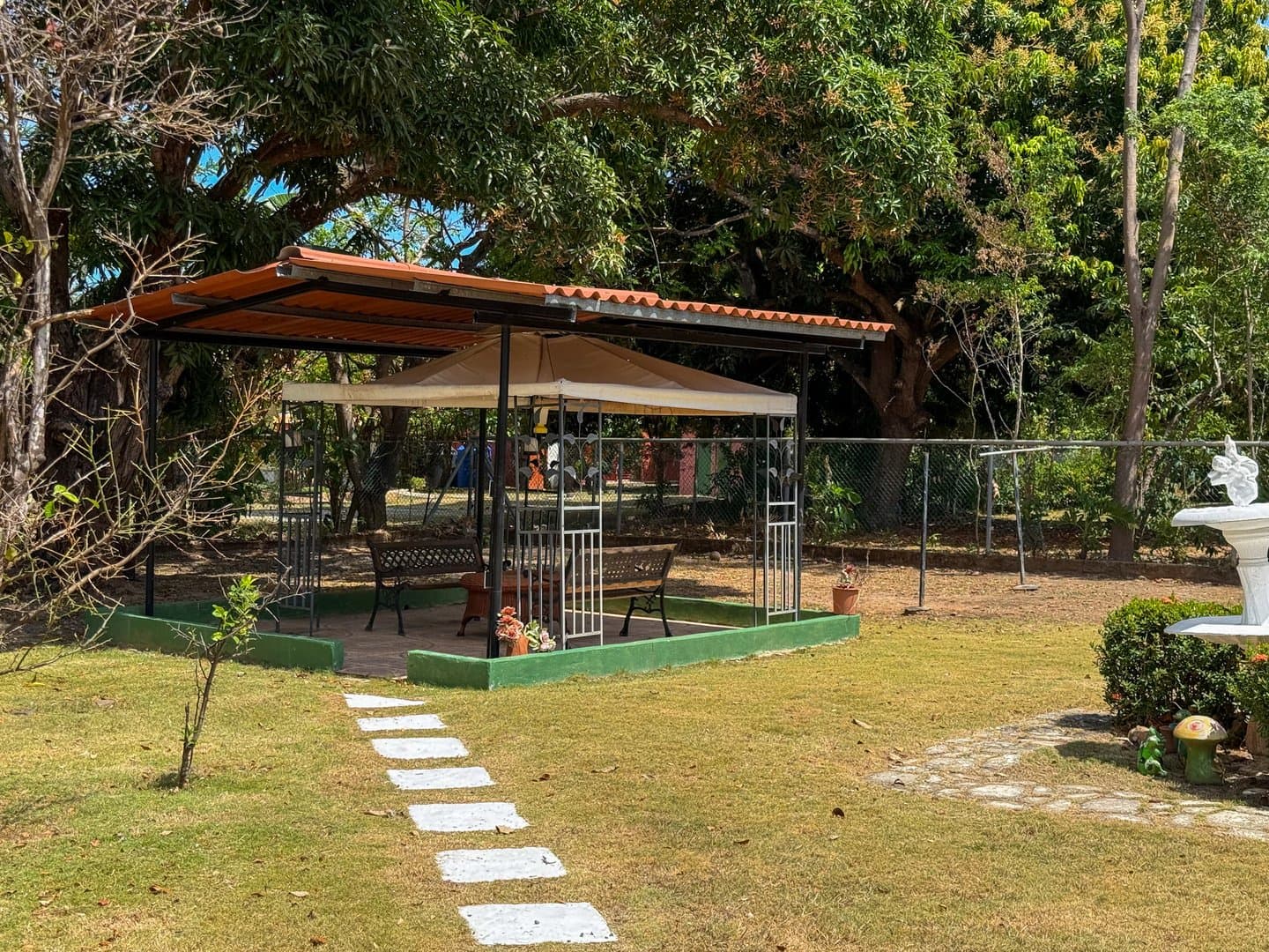 Spacious 6-Bedroom Family Home in the Heart of Coronado – Walk to Beach & Amenities R-0081 - Image 29