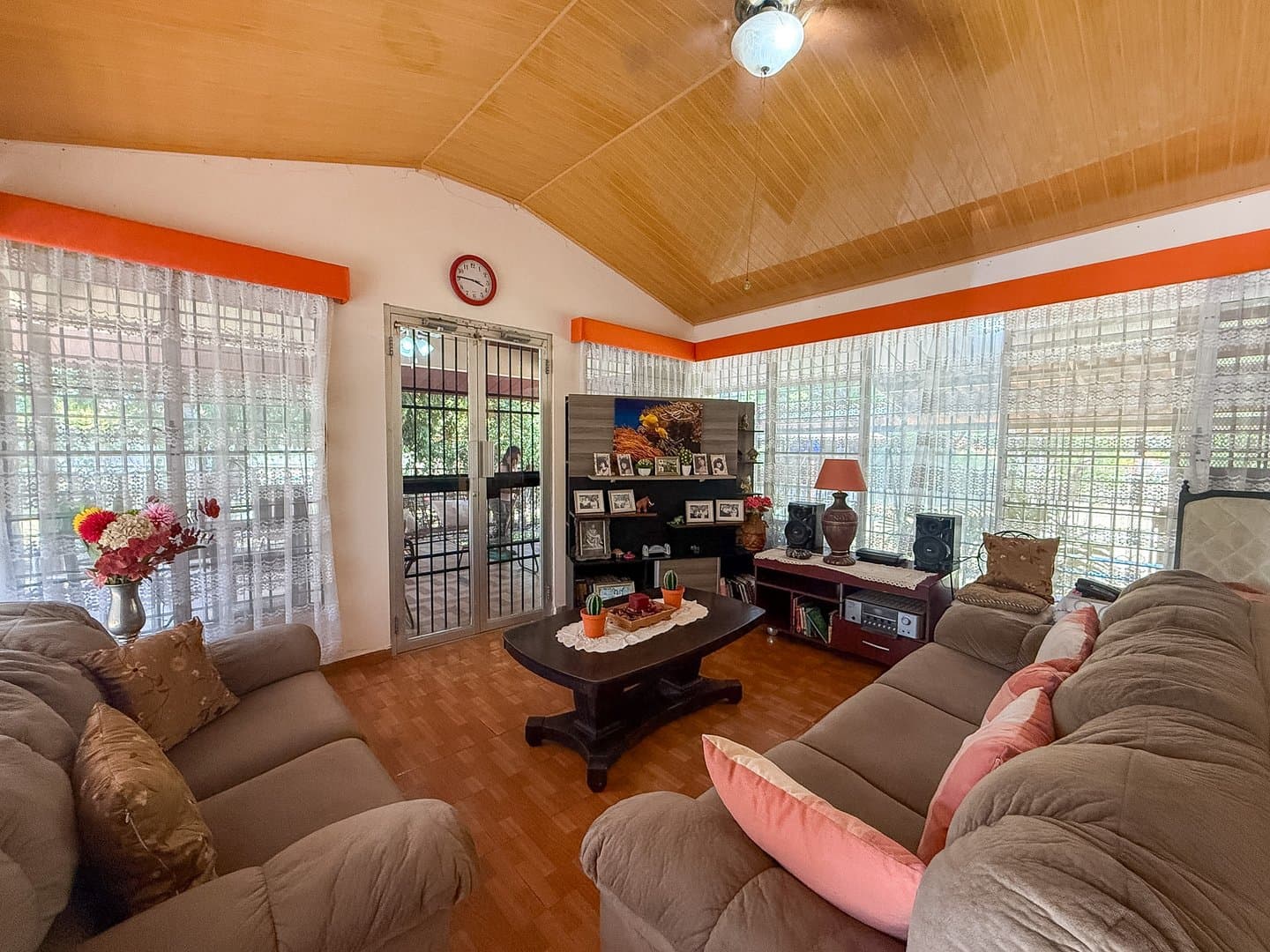 Spacious 6-Bedroom Family Home in the Heart of Coronado – Walk to Beach & Amenities R-0081 - Image 4