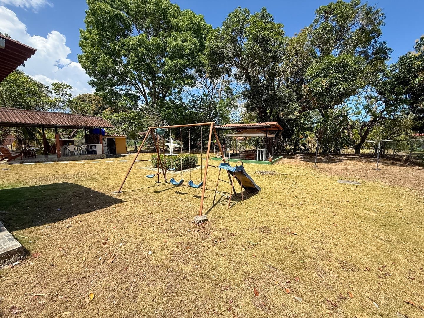 Spacious 6-Bedroom Family Home in the Heart of Coronado – Walk to Beach & Amenities R-0081 - Image 36