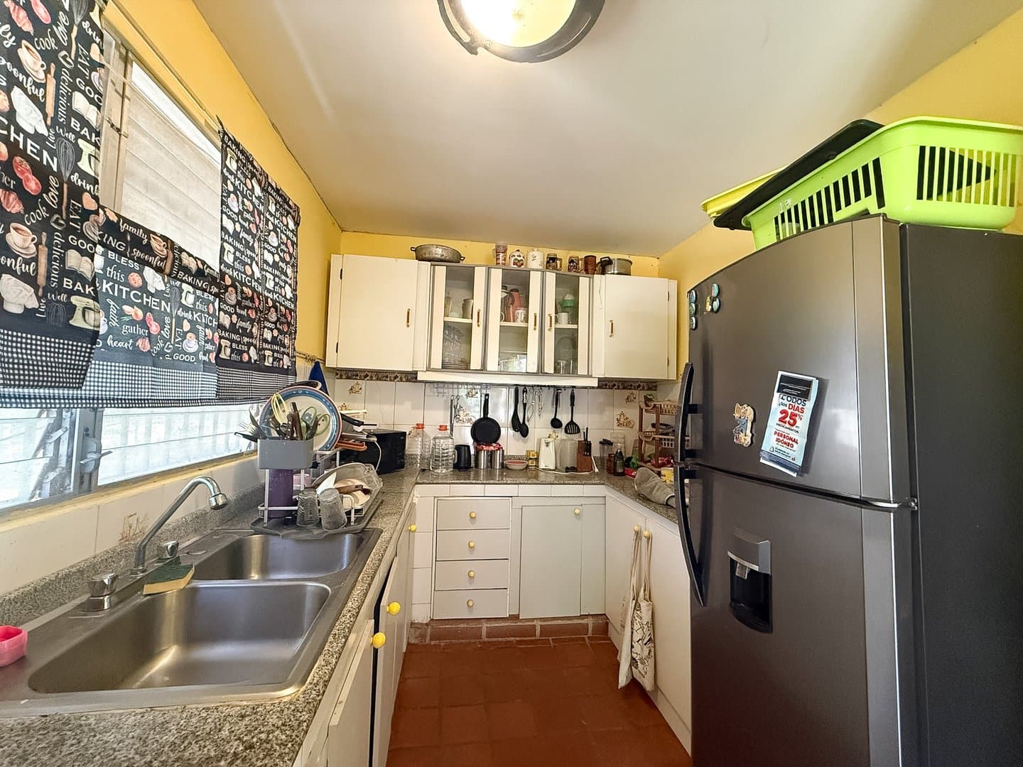 Spacious 6-Bedroom Family Home in the Heart of Coronado – Walk to Beach & Amenities R-0081 - Image 8