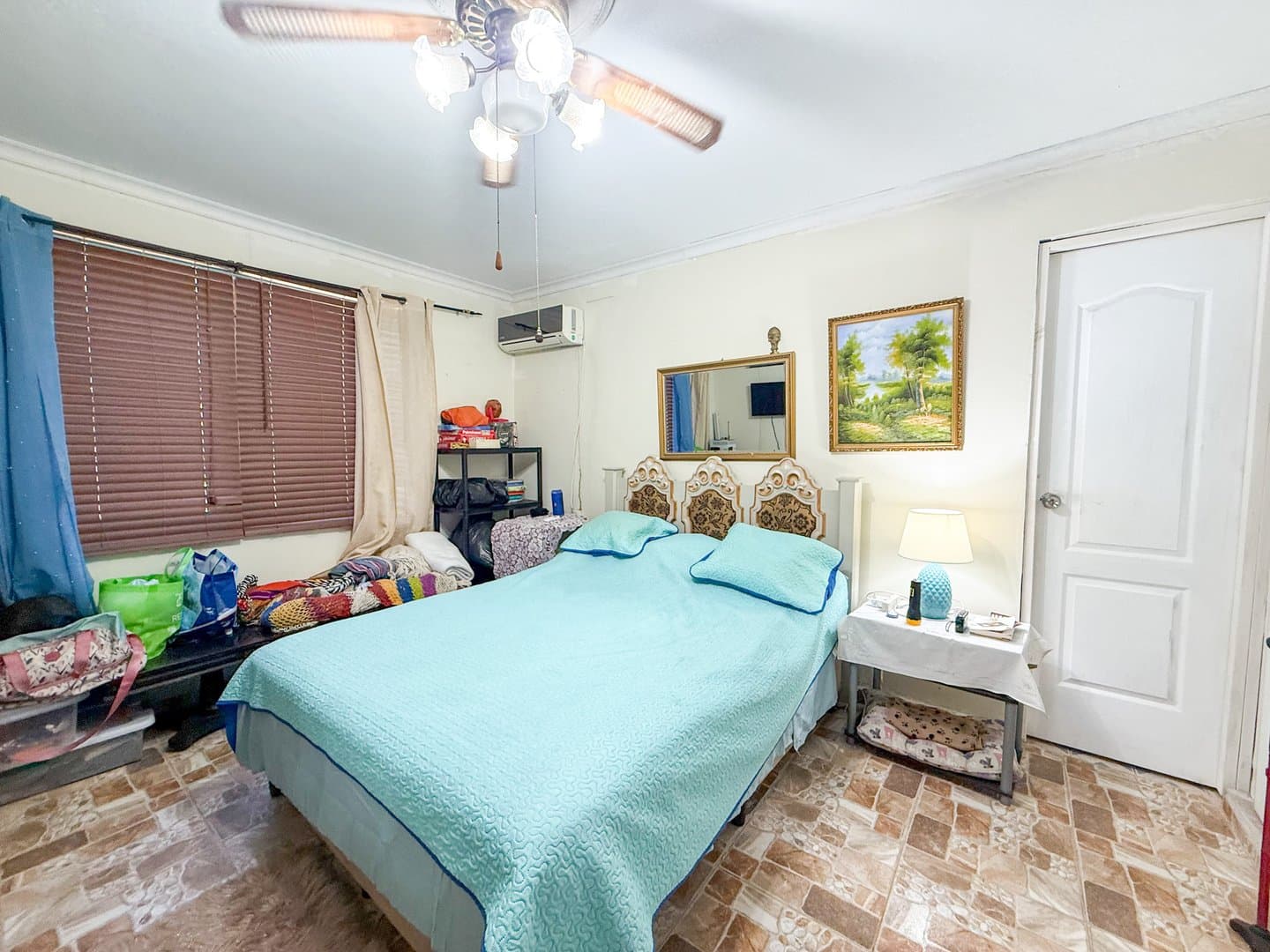 Spacious 6-Bedroom Family Home in the Heart of Coronado – Walk to Beach & Amenities R-0081 - Image 9