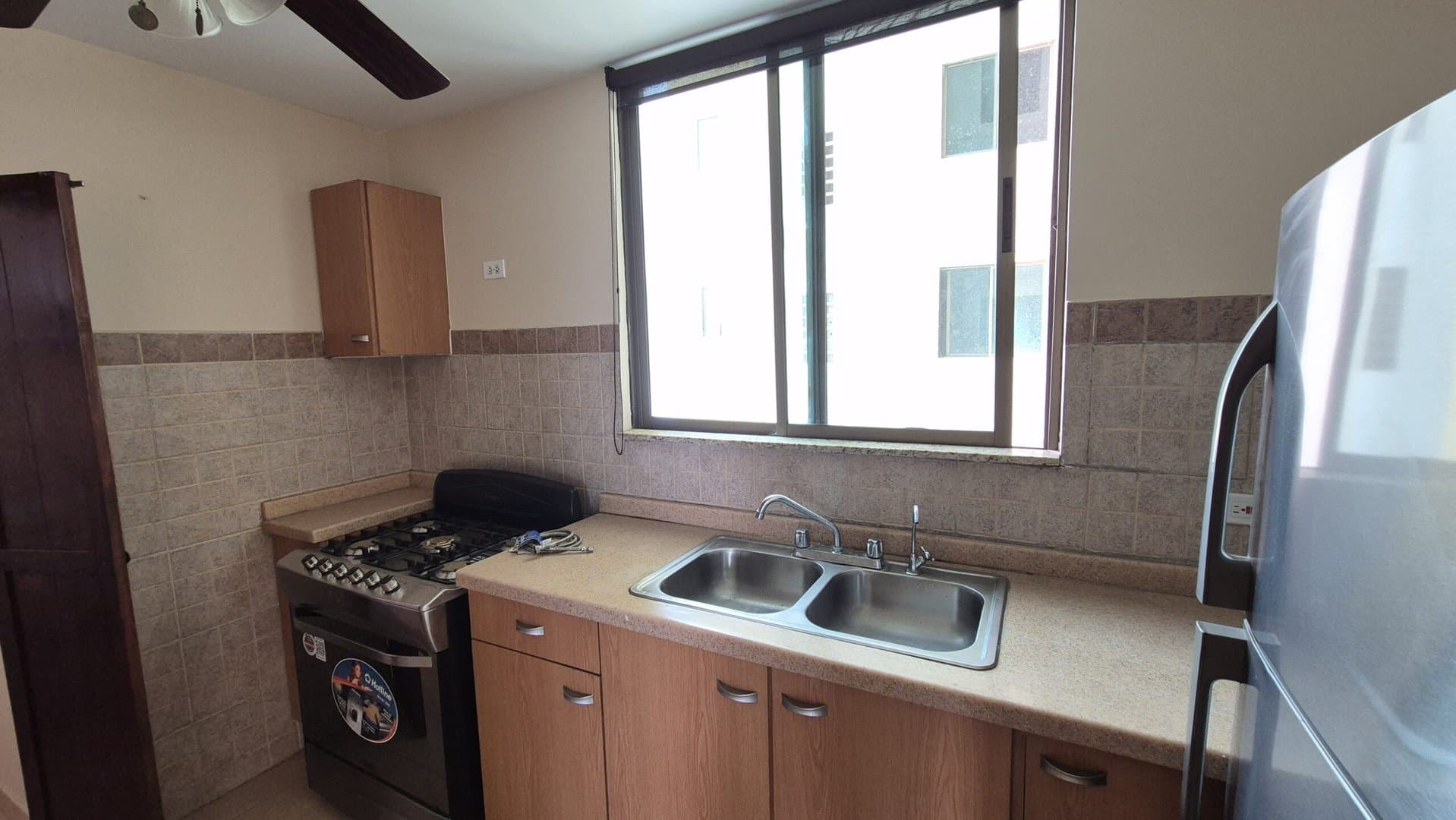 Beachside 3-Bedroom 2 Bathroom Condo 1-minute Walk from the Beach, Nueva Gorgona P-0055 - Image 9