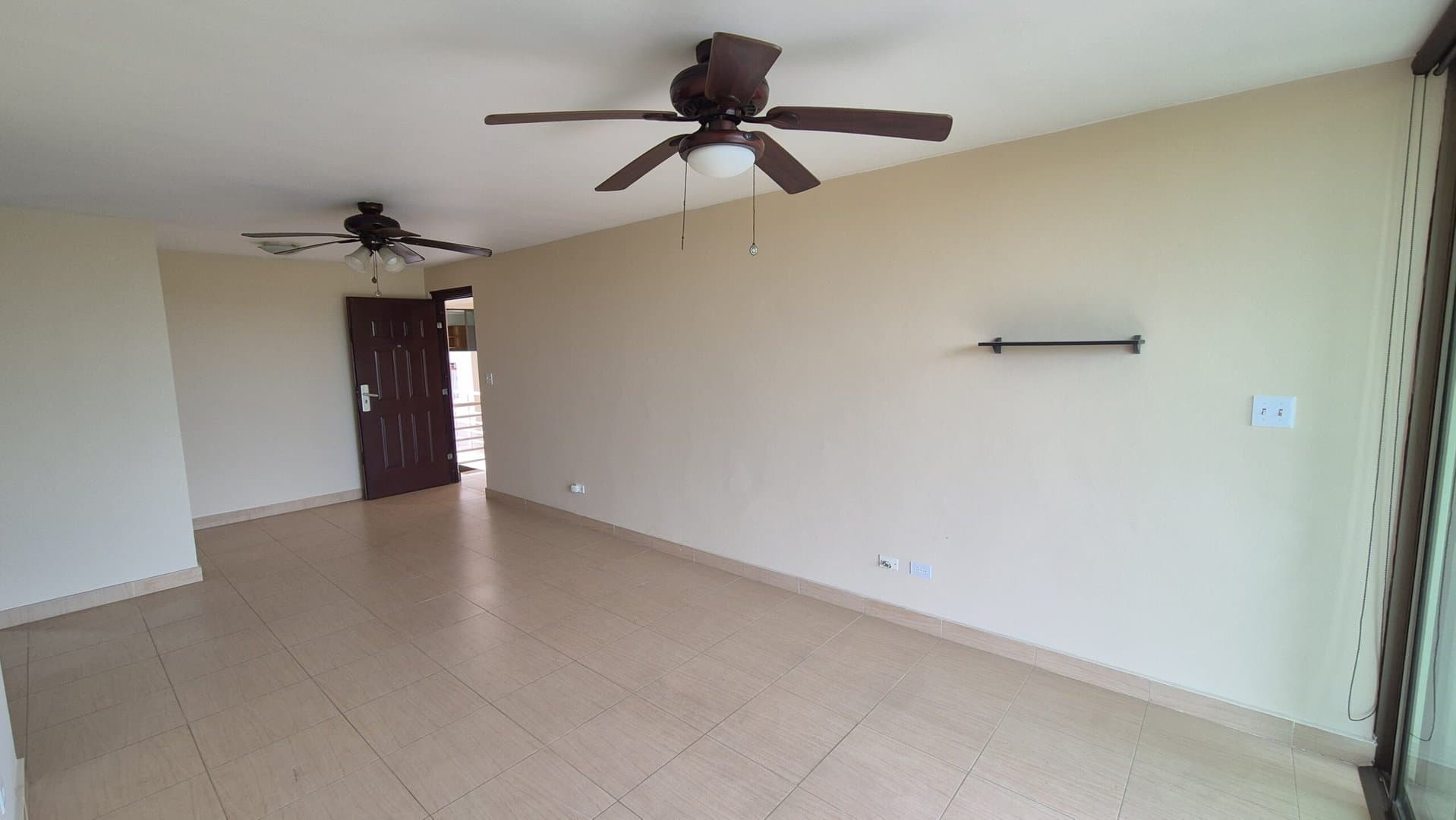 Beachside 3-Bedroom 2 Bathroom Condo 1-minute Walk from the Beach, Nueva Gorgona P-0055 - Image 5