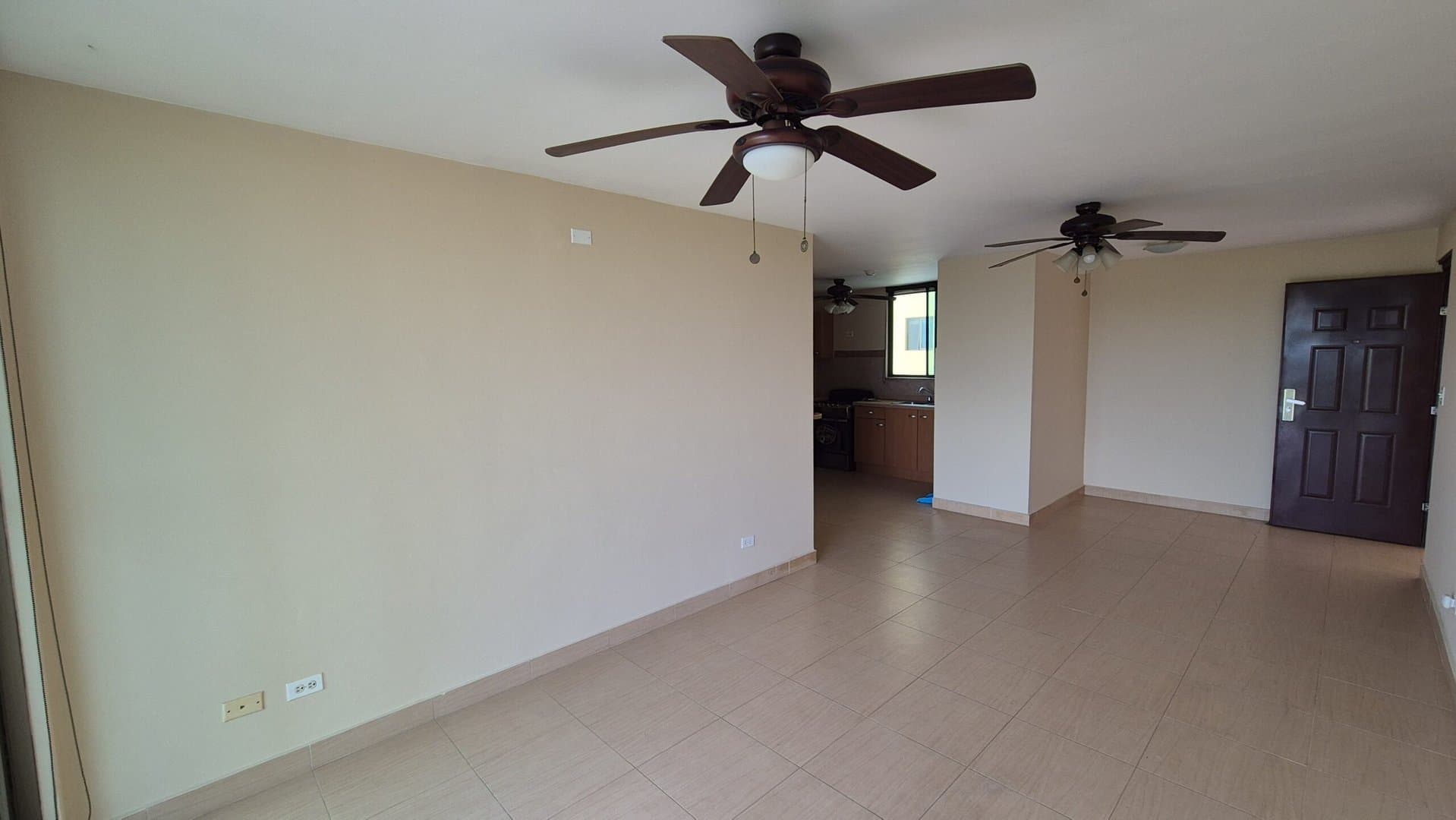 Beachside 3-Bedroom 2 Bathroom Condo 1-minute Walk from the Beach, Nueva Gorgona P-0055 - Image 6