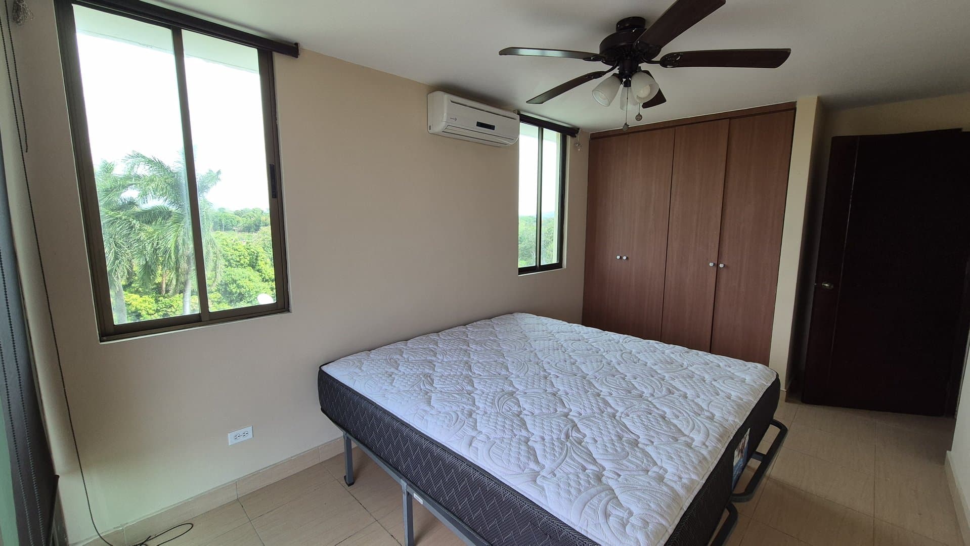Beachside 3-Bedroom 2 Bathroom Condo 1-minute Walk from the Beach, Nueva Gorgona P-0055 - Image 48