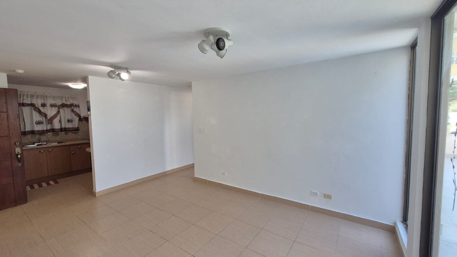2 Bed, 2 Bath Condo Less Than 3 Minutes to the Beach, Gorgona, Panamá Oeste R-0050 - Image 9