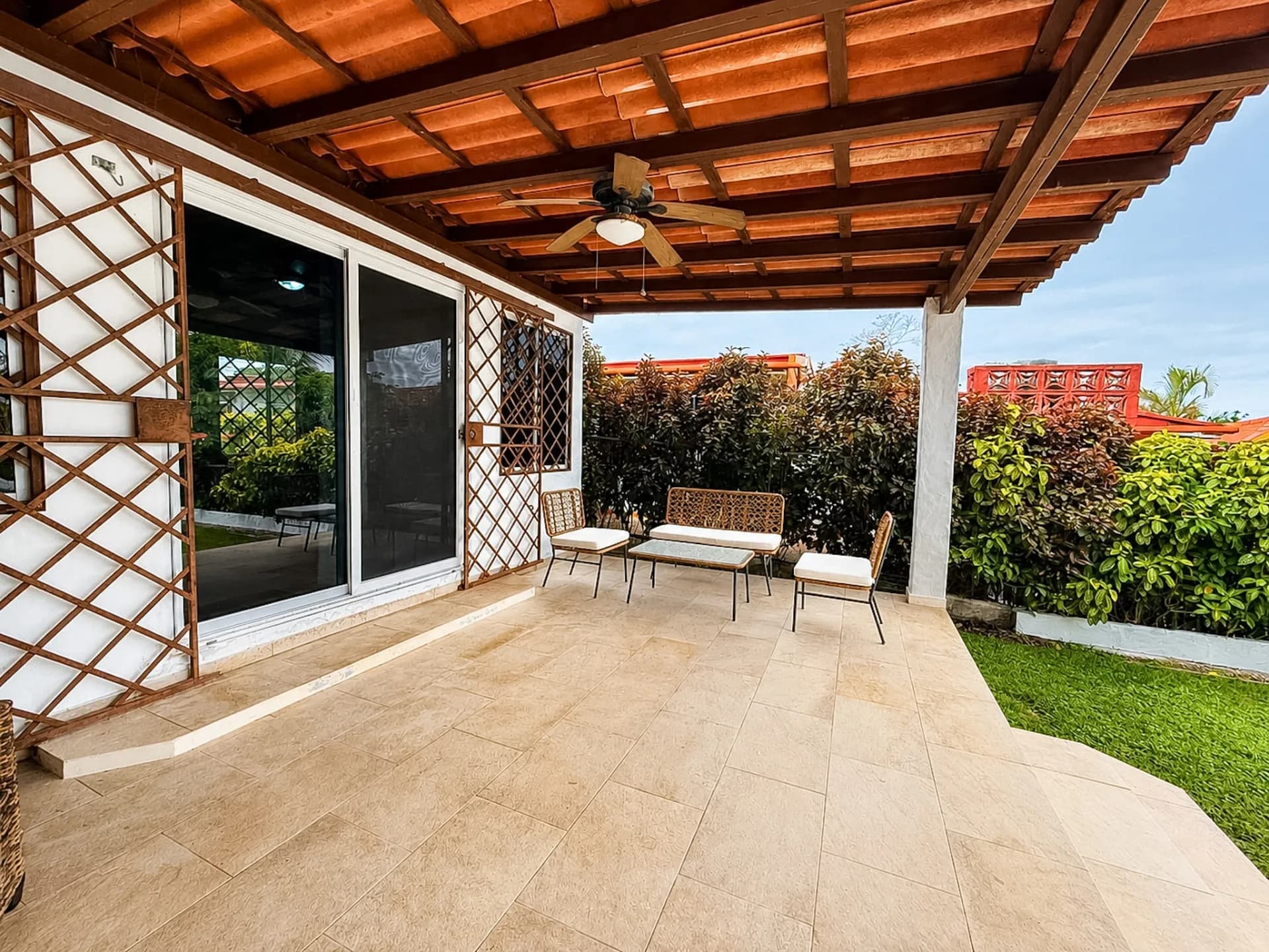 Beautifully Renovated 3-bedroom Home with an Open-Concept Living Area and a Private Pool, Coronado (Panamá) – R-0045 - Image 21