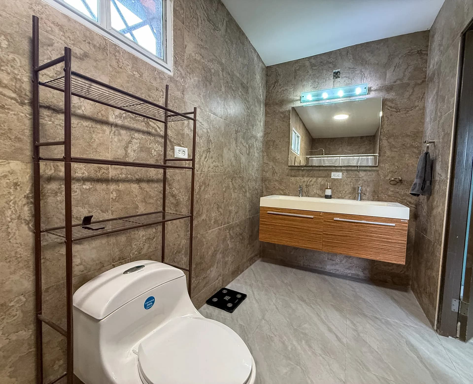 Beautifully Renovated 3-bedroom Home with an Open-Concept Living Area and a Private Pool, Coronado (Panamá) – R-0045 - Image 13