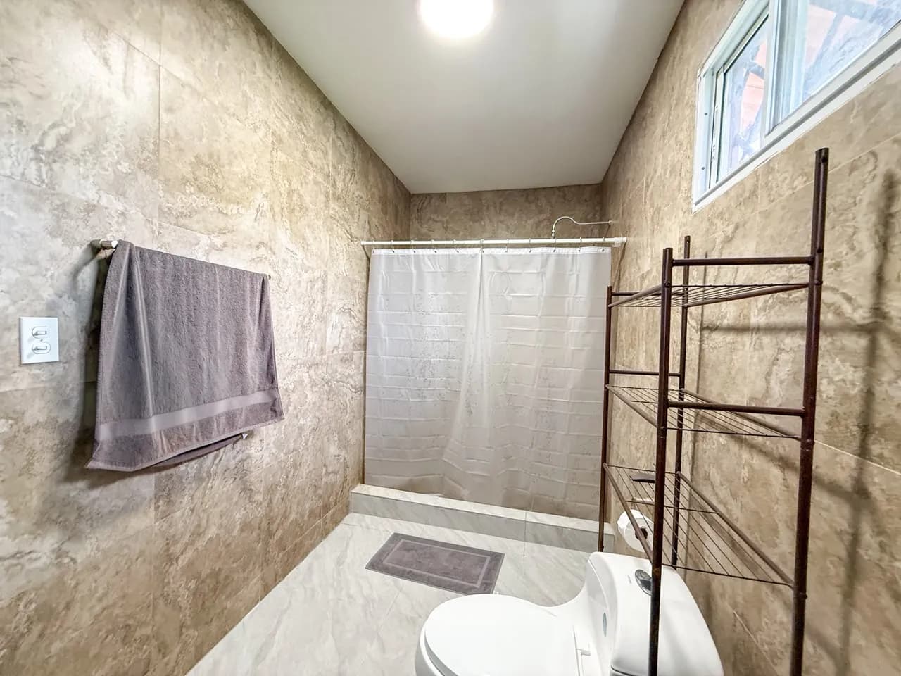 Beautifully Renovated 3-bedroom Home with an Open-Concept Living Area and a Private Pool, Coronado (Panamá) – R-0045 - Image 14