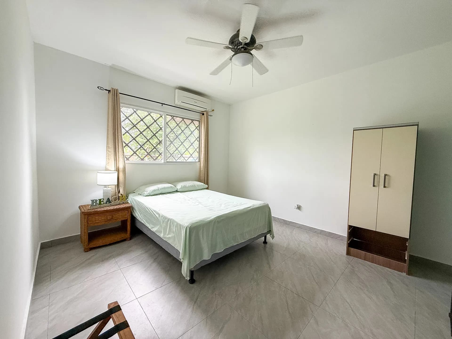 Beautifully Renovated 3-bedroom Home with an Open-Concept Living Area and a Private Pool, Coronado (Panamá) – R-0045 - Image 15
