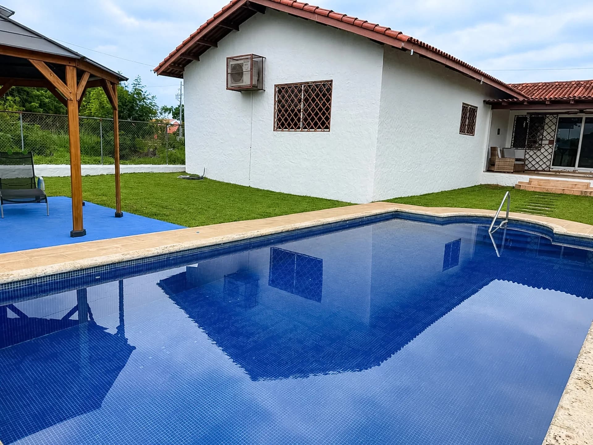 Beautifully Renovated 3-bedroom Home with an Open-Concept Living Area and a Private Pool, Coronado (Panamá) – R-0045 - Image 24