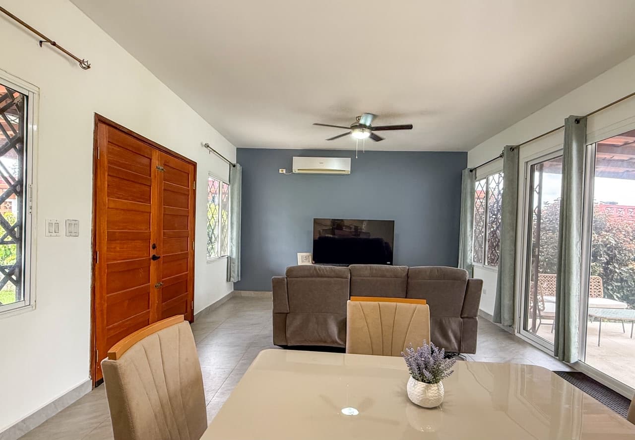 Beautifully Renovated 3-bedroom Home with an Open-Concept Living Area and a Private Pool, Coronado (Panamá) – R-0045 - Image 8