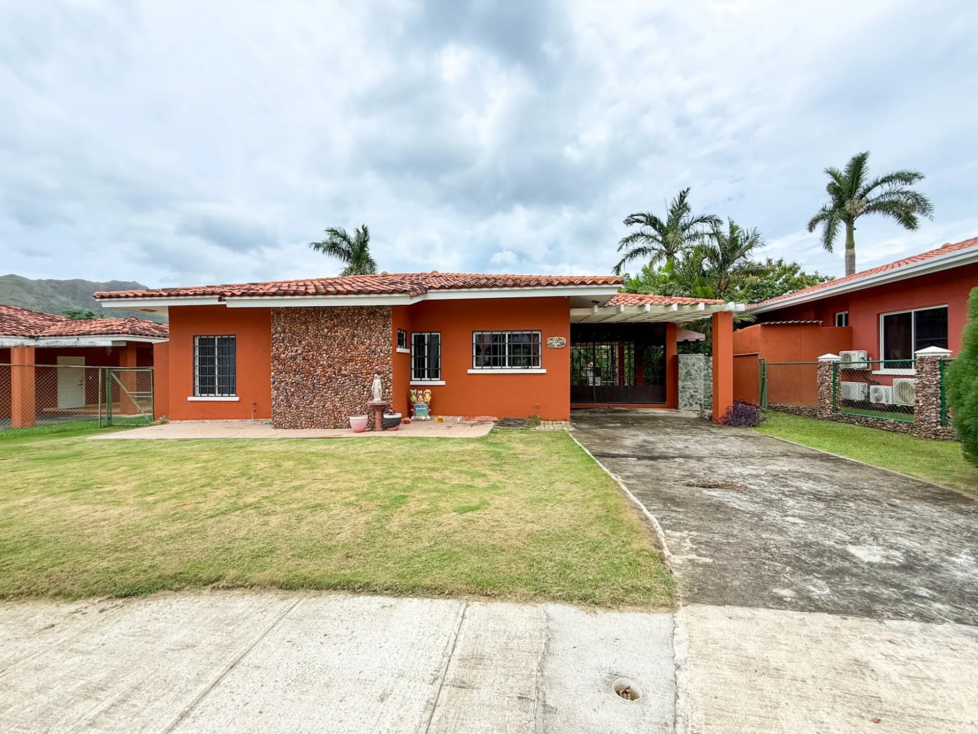 Spacious 3-Bedroom Home with Pool and Lush Yard Chame, Panama R-0113 - Image 3