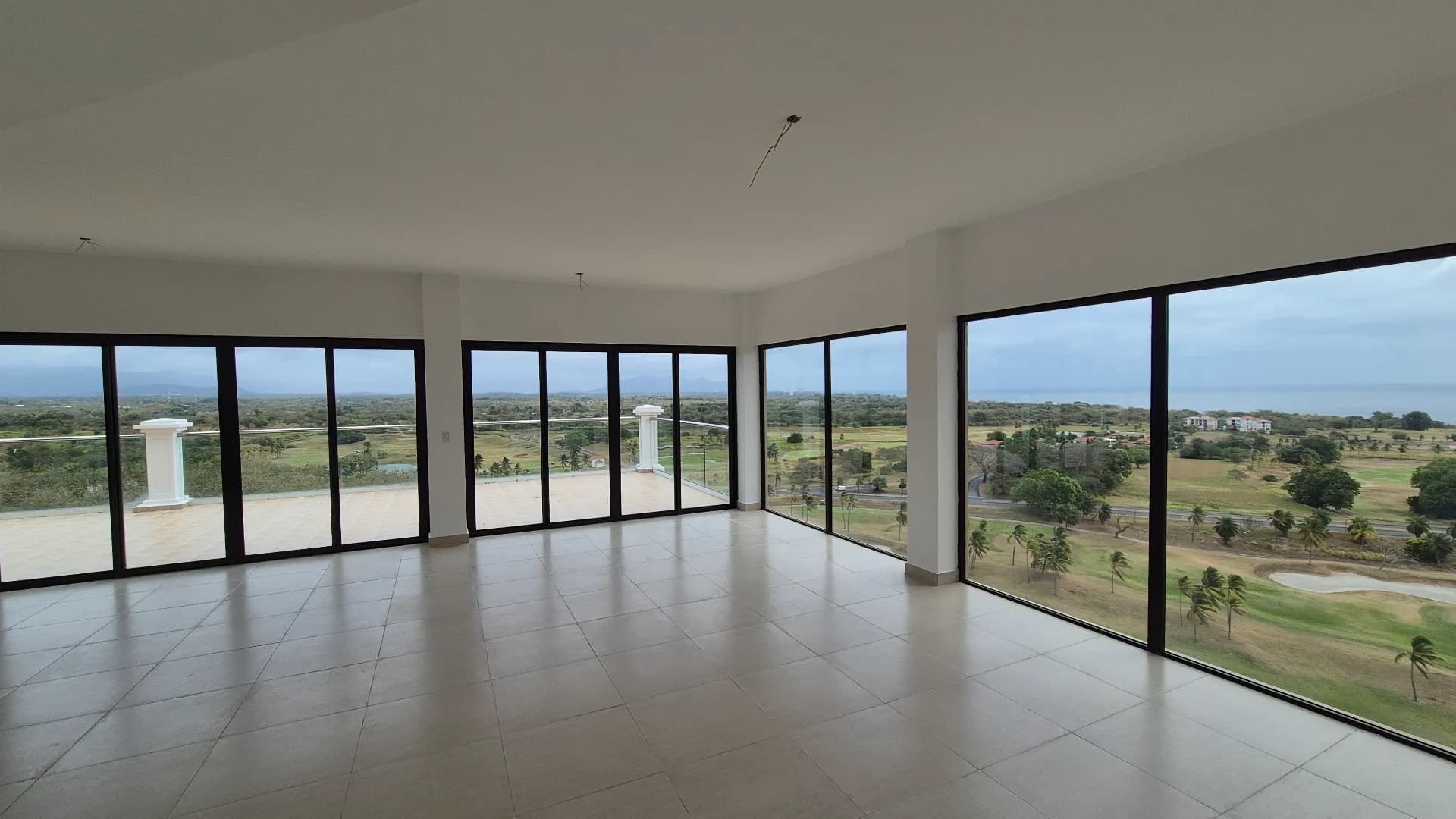 Exclusive & Spacious 3-Bedroom Oceanview Penthouse with Expansive Terrace in Prestigious Gated Community – San Carlos P-0217 - Image 1