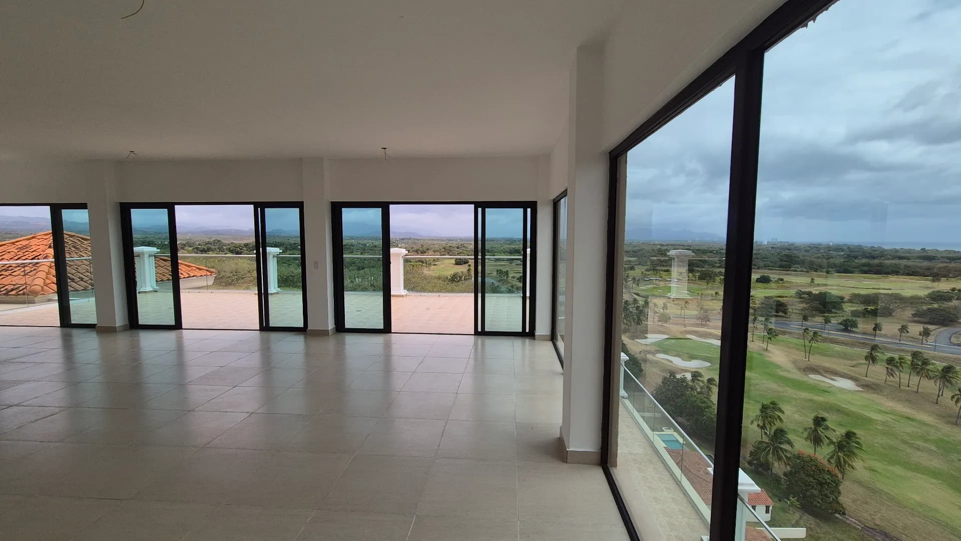 Exclusive & Spacious 3-Bedroom Oceanview Penthouse with Expansive Terrace in Prestigious Gated Community – San Carlos P-0217 - Image 4
