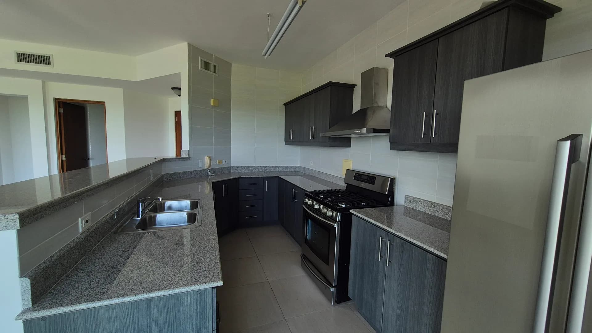 Priced to sell – Like New 3-Bedroom Oceanview Apartment in Prestigious Gated Community – San Carlos. P-0337 - Image 8