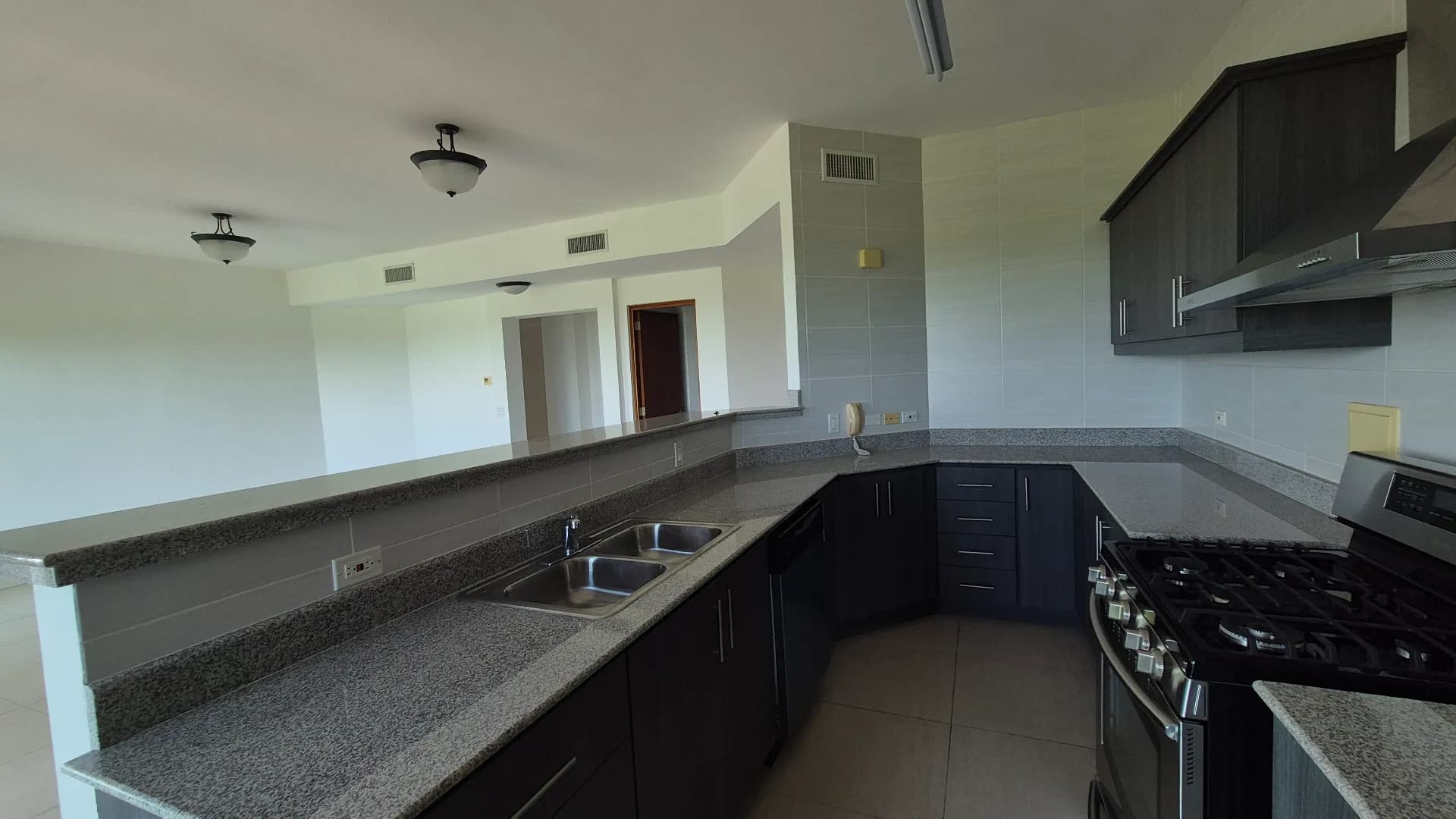 Priced to sell – Like New 3-Bedroom Oceanview Apartment in Prestigious Gated Community – San Carlos. P-0337 - Image 9