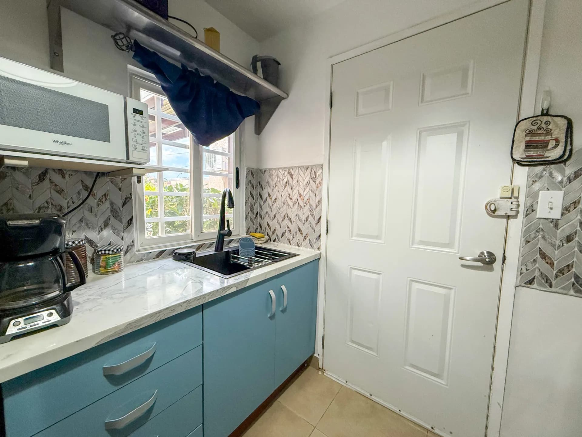 Move-In Ready 3-Bedroom Home Close to the Beach, Coronado R-0119 - Image 9