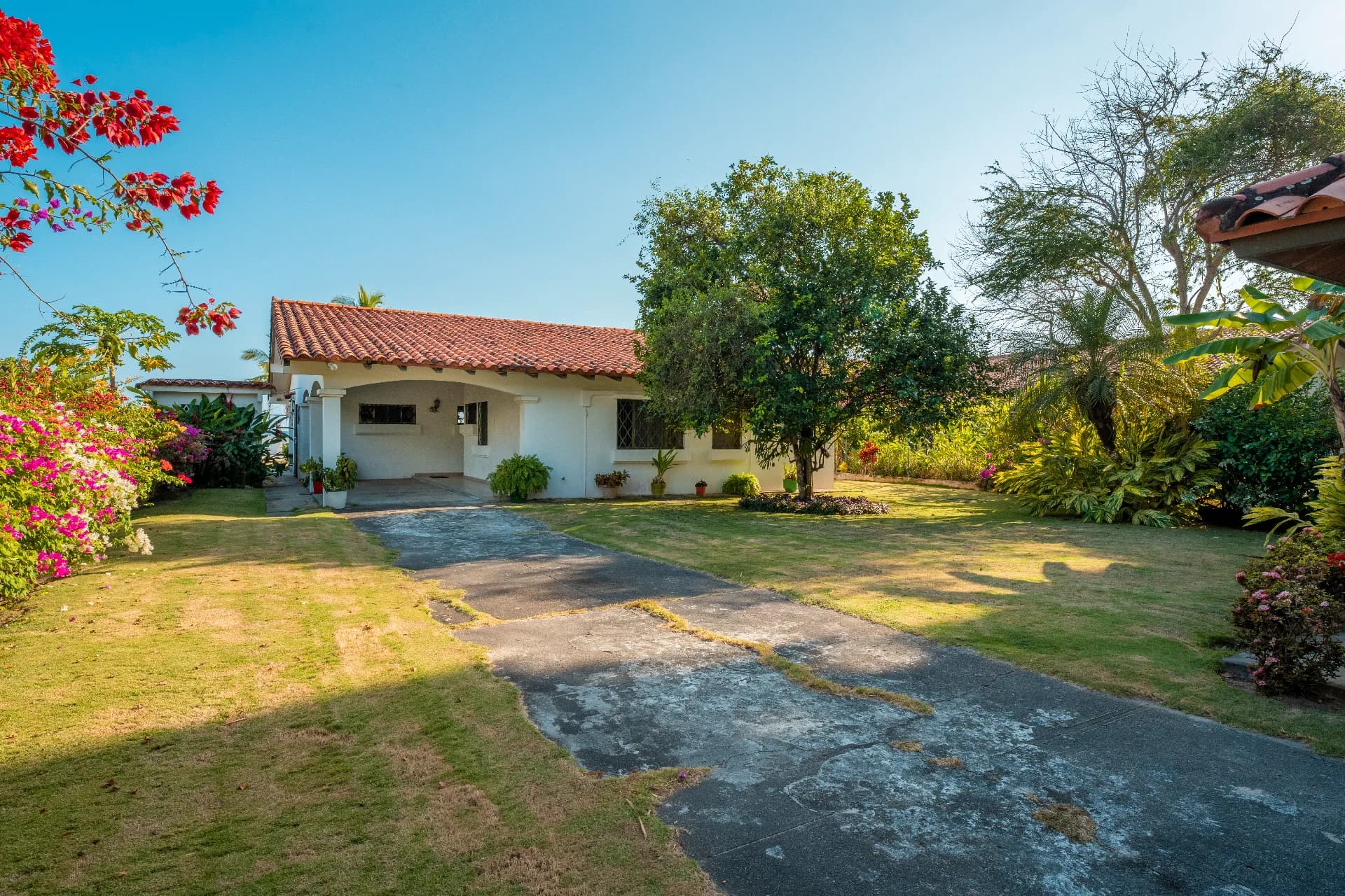 Oceanfront Oasis in Farallon, Río Hato – 3-Bedroom Turn-key ready Home with Guest House R-0312 - Image 5
