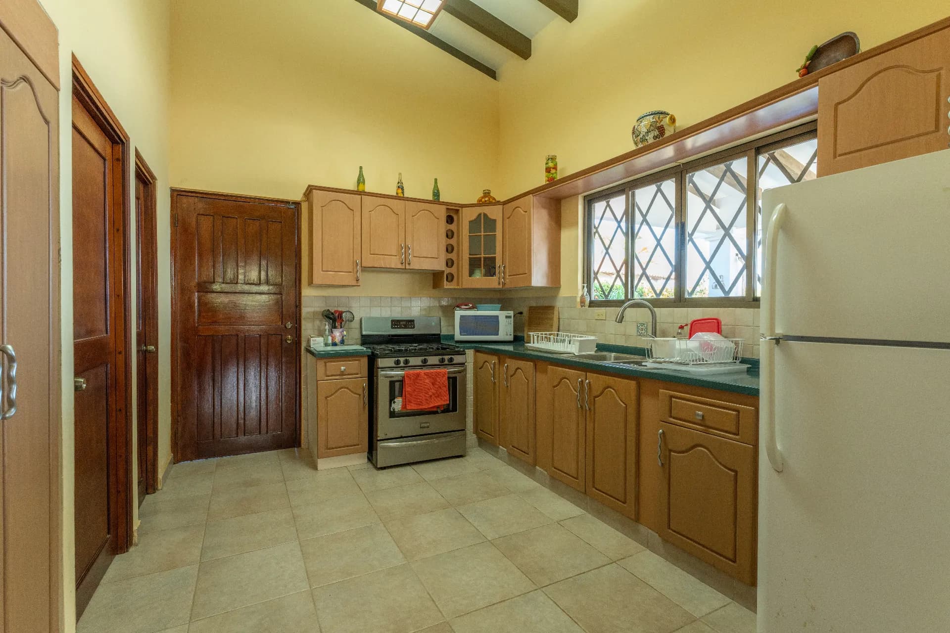 Oceanfront Oasis in Farallon, Río Hato – 3-Bedroom Turn-key ready Home with Guest House R-0312 - Image 17