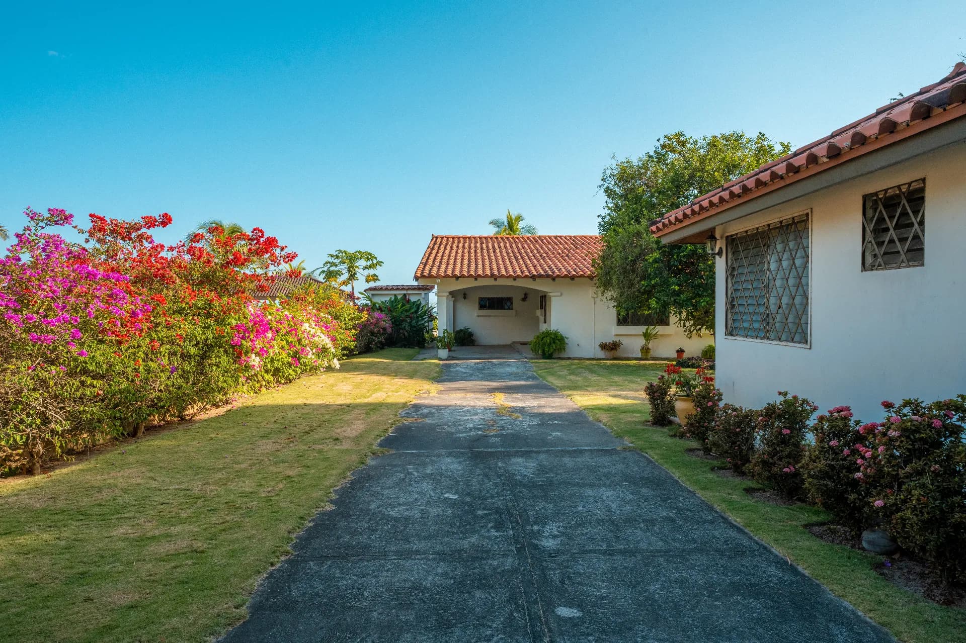 Oceanfront Oasis in Farallon, Río Hato – 3-Bedroom Turn-key ready Home with Guest House R-0312 - Image 7