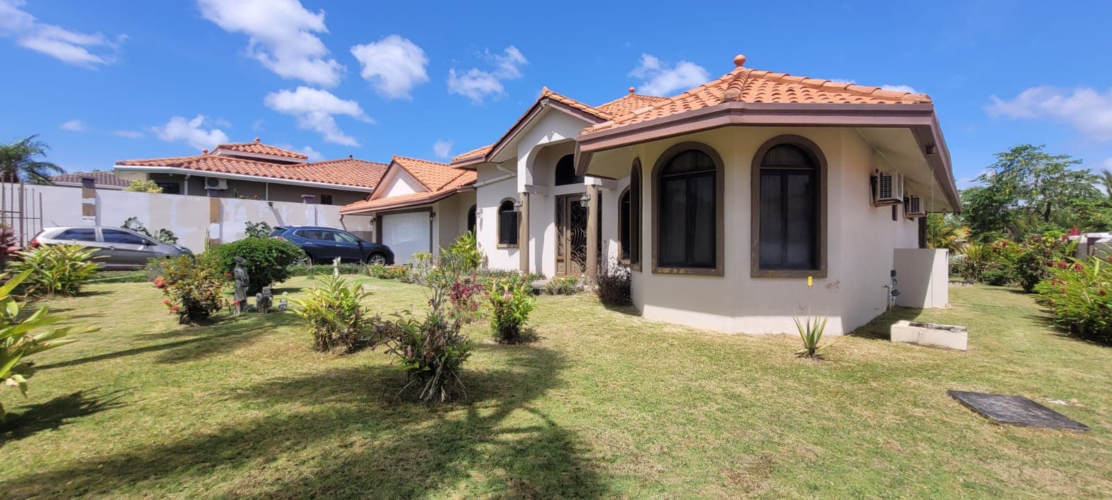 Spacious 3-Bedroom Home with Expansive Backyard Oasis Near Coronado P-0038 - Image 1