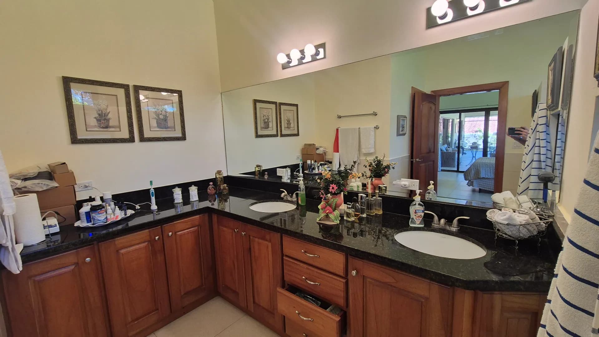 Spacious 3-Bedroom Home with Expansive Backyard Oasis Near Coronado P-0038 - Image 17