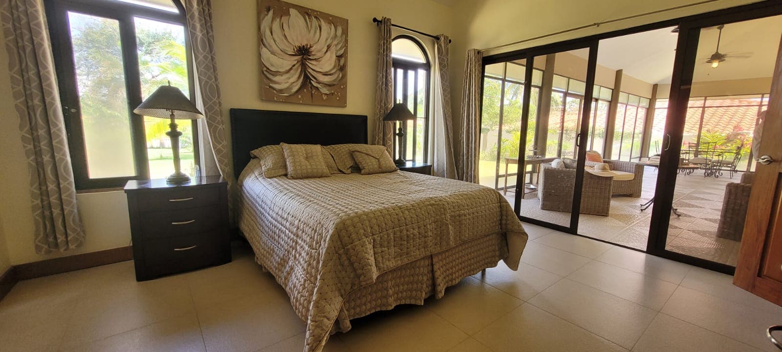 Spacious 3-Bedroom Home with Expansive Backyard Oasis Near Coronado P-0038 - Image 18