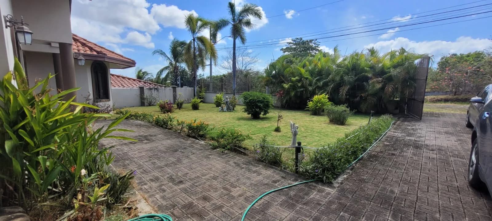 Spacious 3-Bedroom Home with Expansive Backyard Oasis Near Coronado P-0038 - Image 2