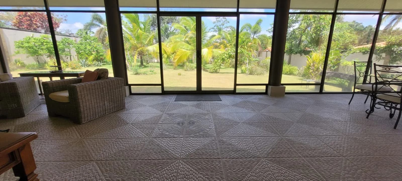 Spacious 3-Bedroom Home with Expansive Backyard Oasis Near Coronado P-0038 - Image 21