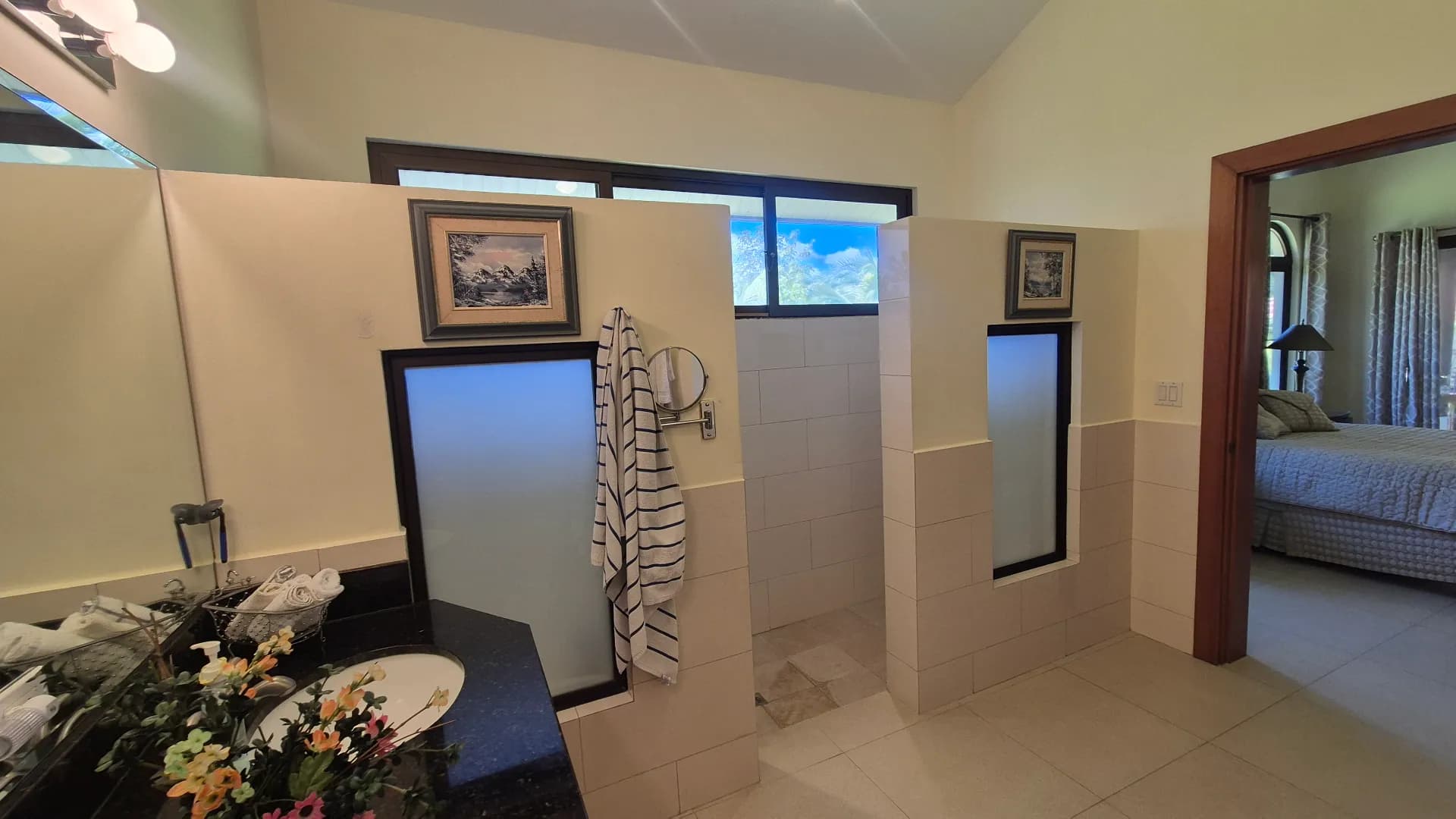 Spacious 3-Bedroom Home with Expansive Backyard Oasis Near Coronado P-0038 - Image 20