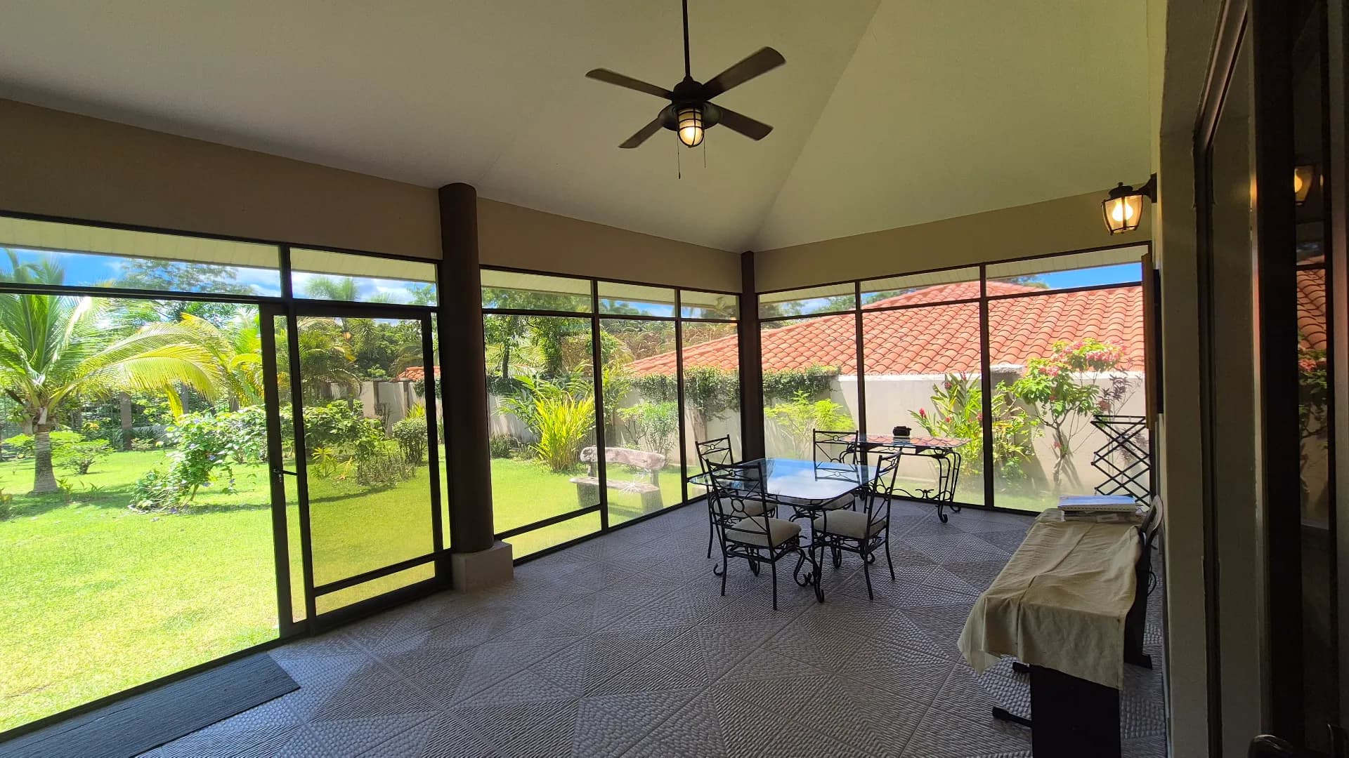 Spacious 3-Bedroom Home with Expansive Backyard Oasis Near Coronado P-0038 - Image 22