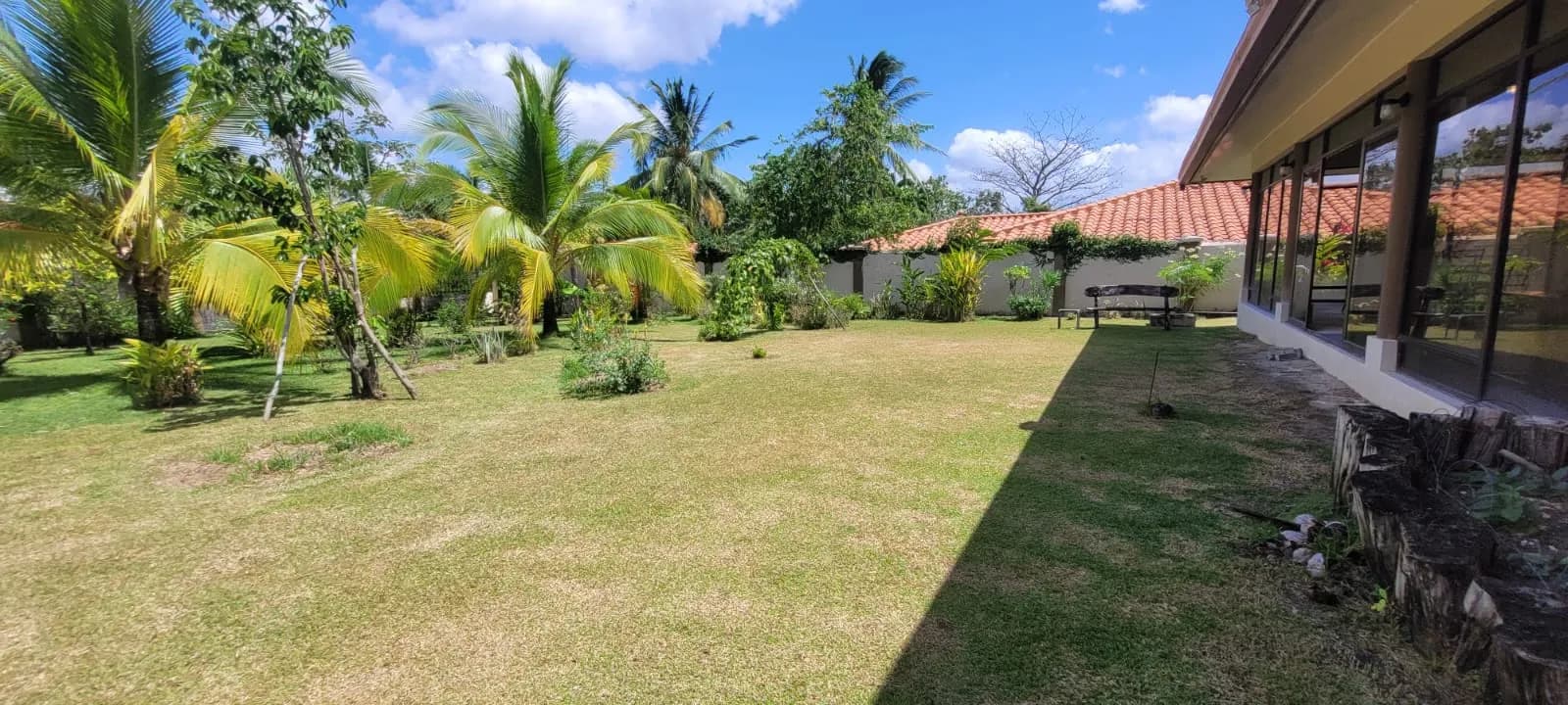 Spacious 3-Bedroom Home with Expansive Backyard Oasis Near Coronado P-0038 - Image 26
