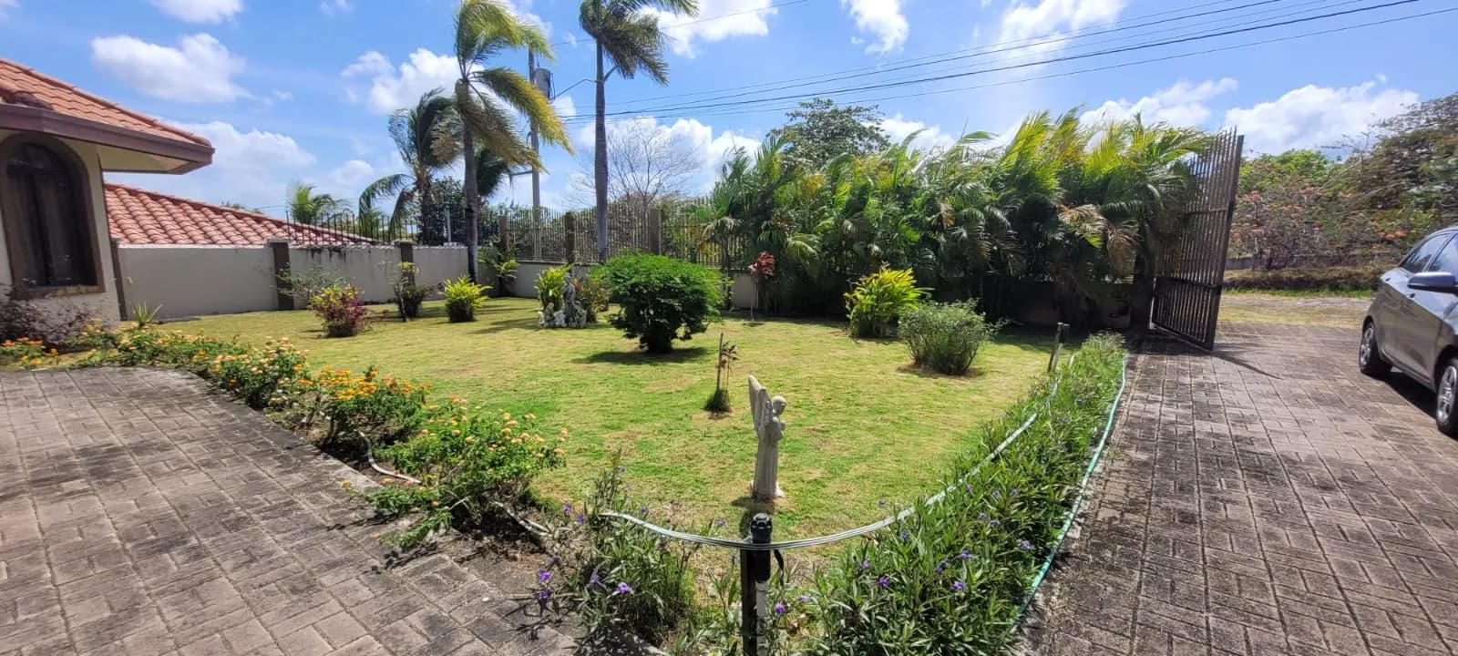 Spacious 3-Bedroom Home with Expansive Backyard Oasis Near Coronado P-0038 - Image 28