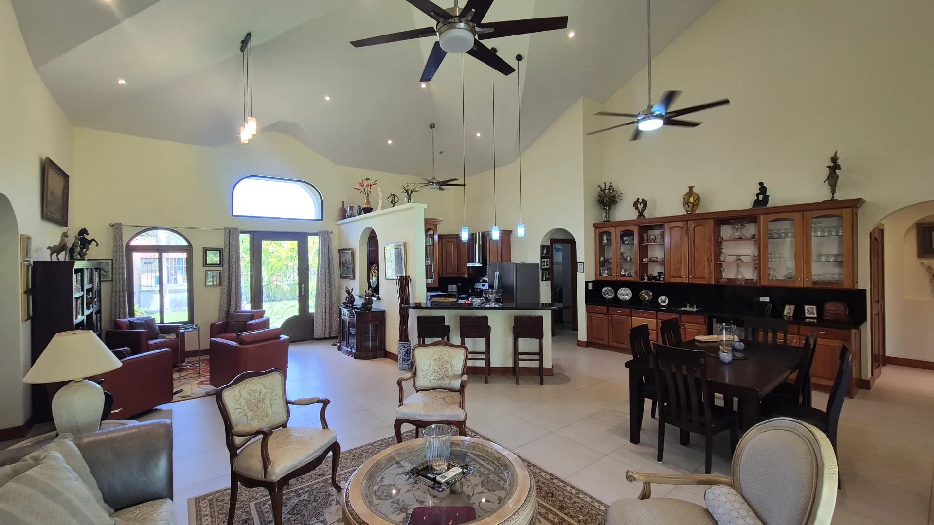 Spacious 3-Bedroom Home with Expansive Backyard Oasis Near Coronado P-0038 - Image 27