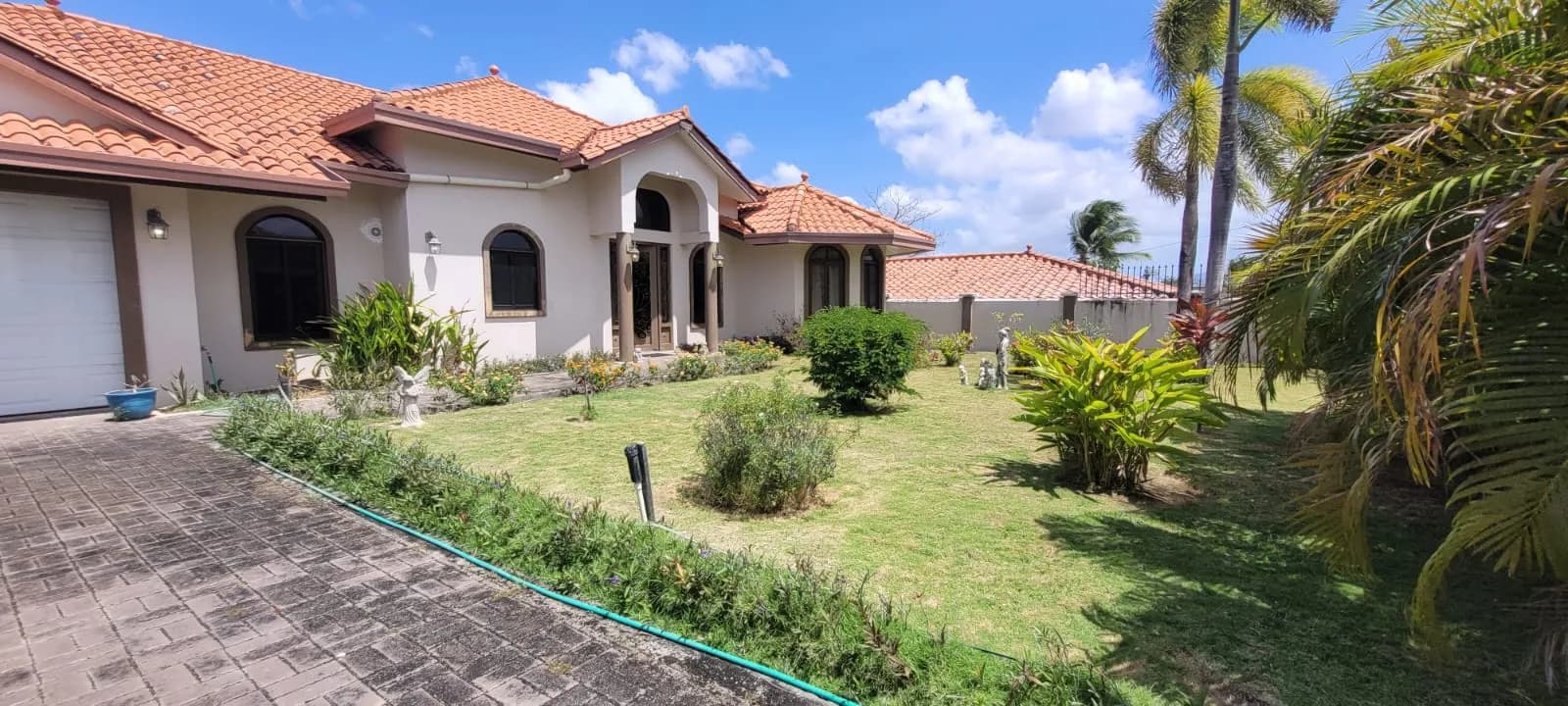Spacious 3-Bedroom Home with Expansive Backyard Oasis Near Coronado P-0038 - Image 29