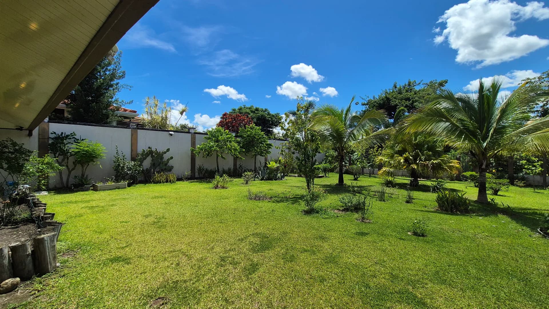 Spacious 3-Bedroom Home with Expansive Backyard Oasis Near Coronado P-0038 - Image 35